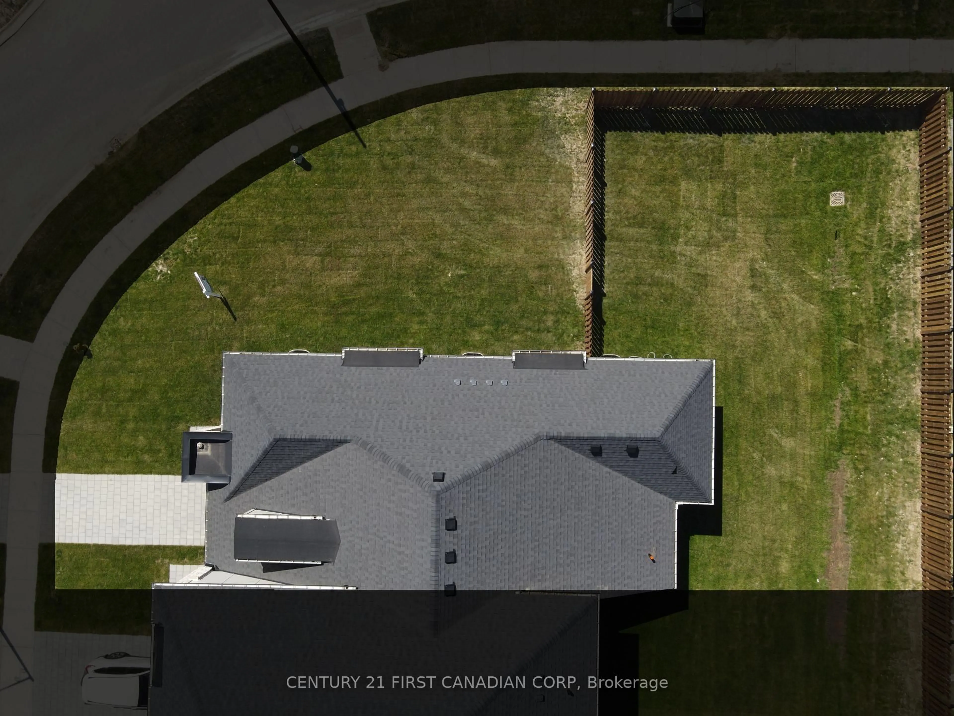 A pic from outside/outdoor area/front of a property/back of a property/a pic from drone, city buildings view from balcony for 6694 Hayward Dr, London South Ontario N6P 0H7