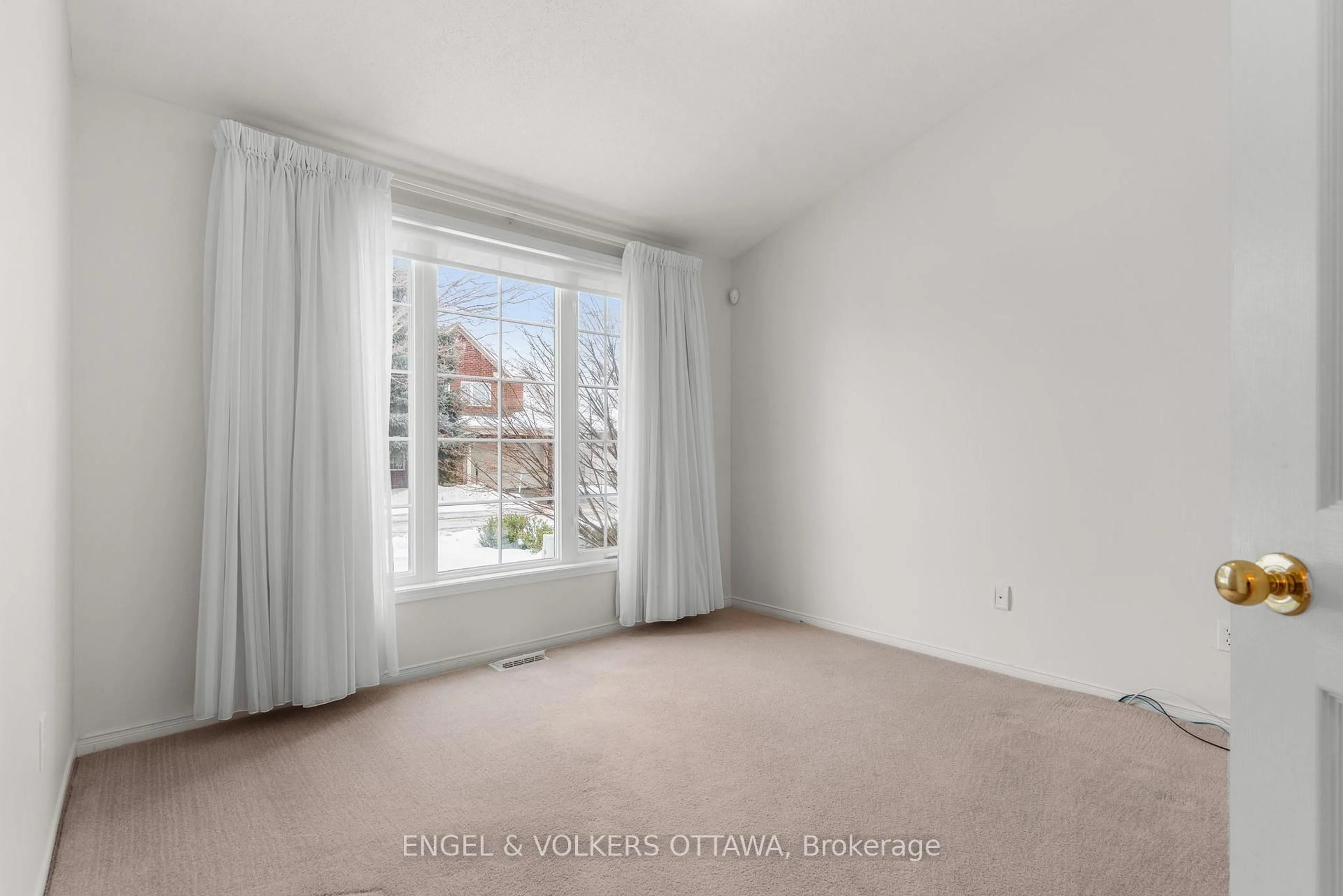 A pic of a room for 28 Camberley St, Ottawa Ontario K2G 6W2