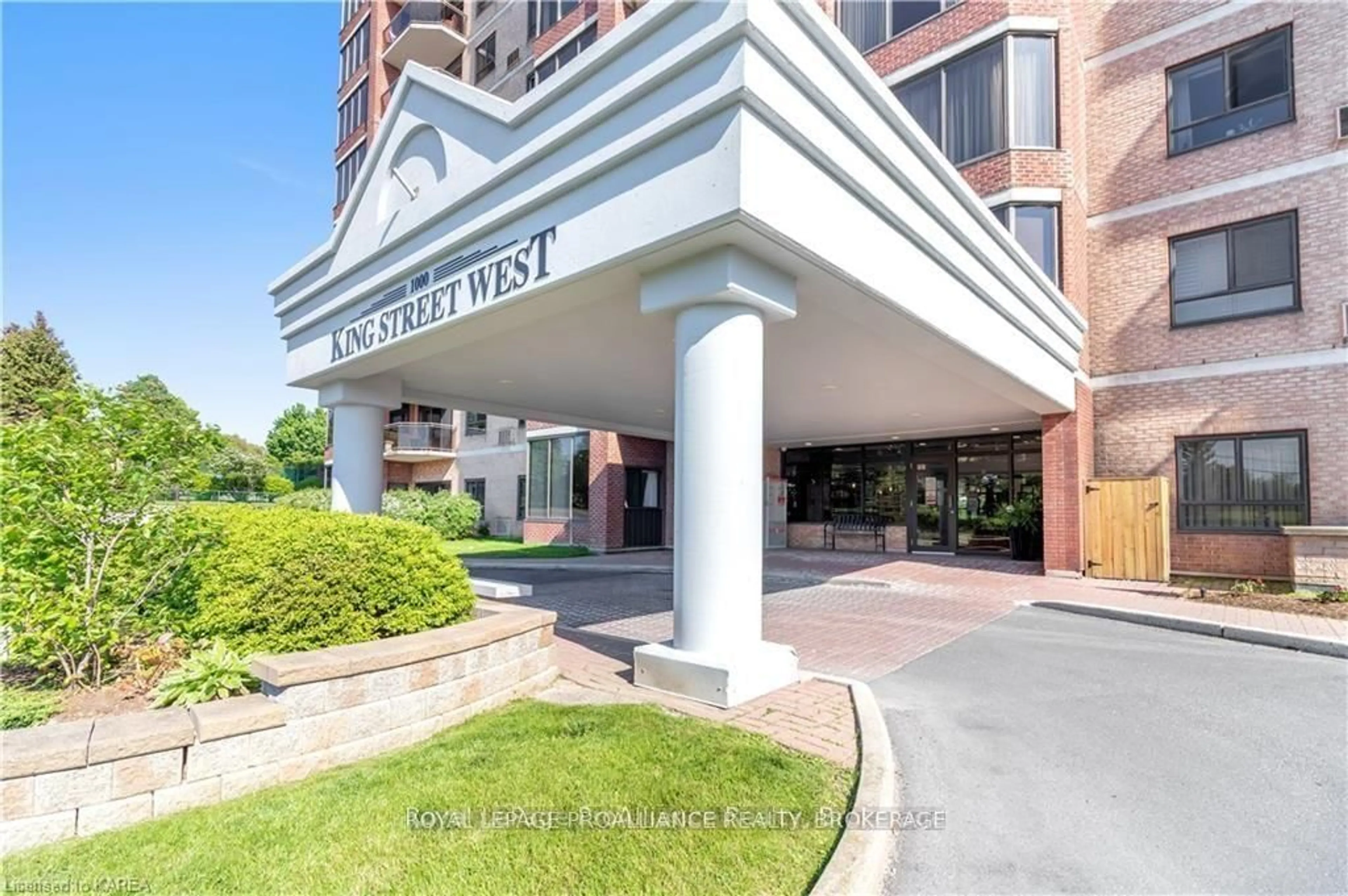 Indoor foyer for 1000 King St #305, Kingston Ontario K7M 8H3