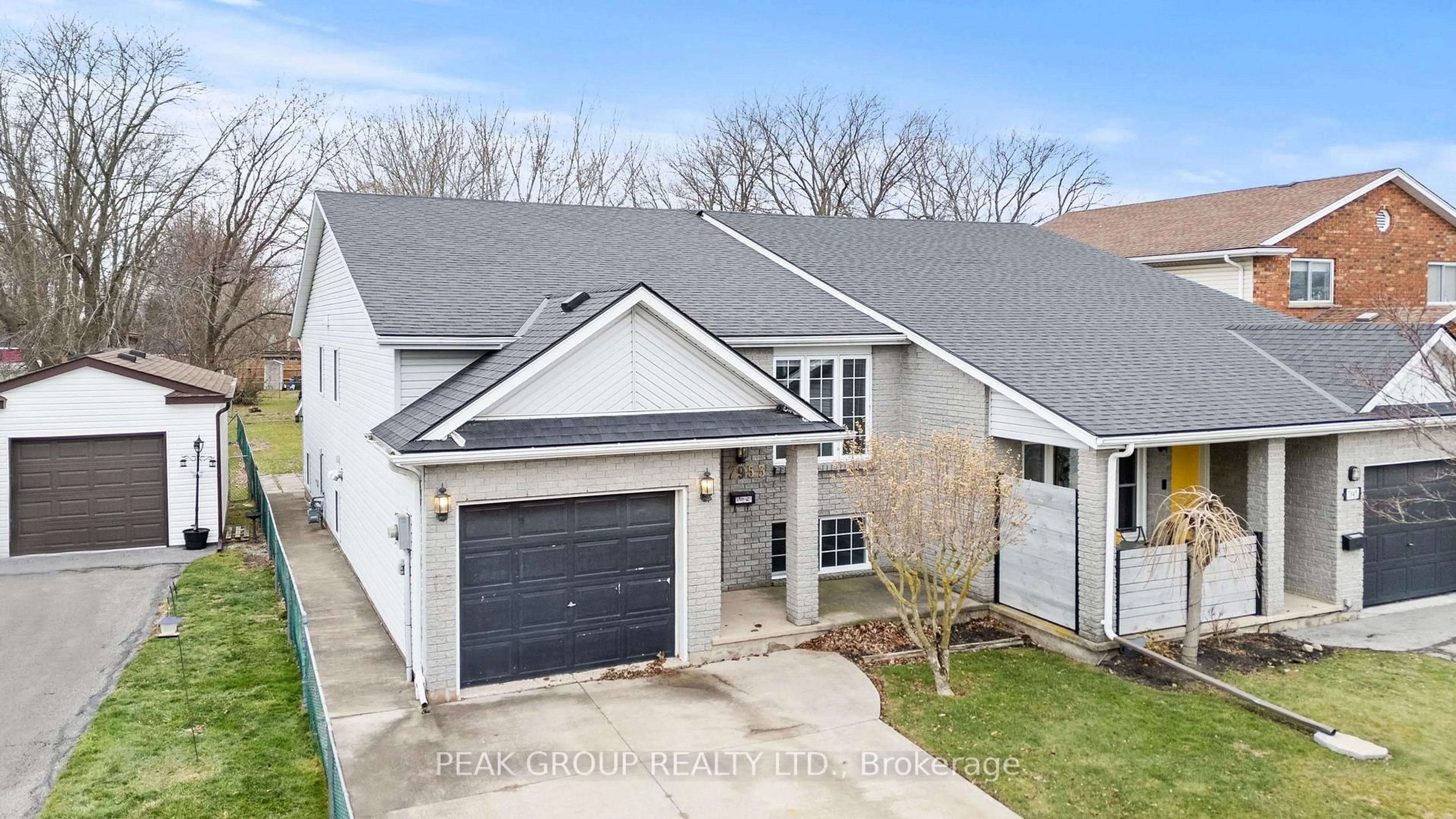 A pic from outside/outdoor area/front of a property/back of a property/a pic from drone, street for 7953 Paddock Tr, Niagara Falls Ontario L2H 1W7