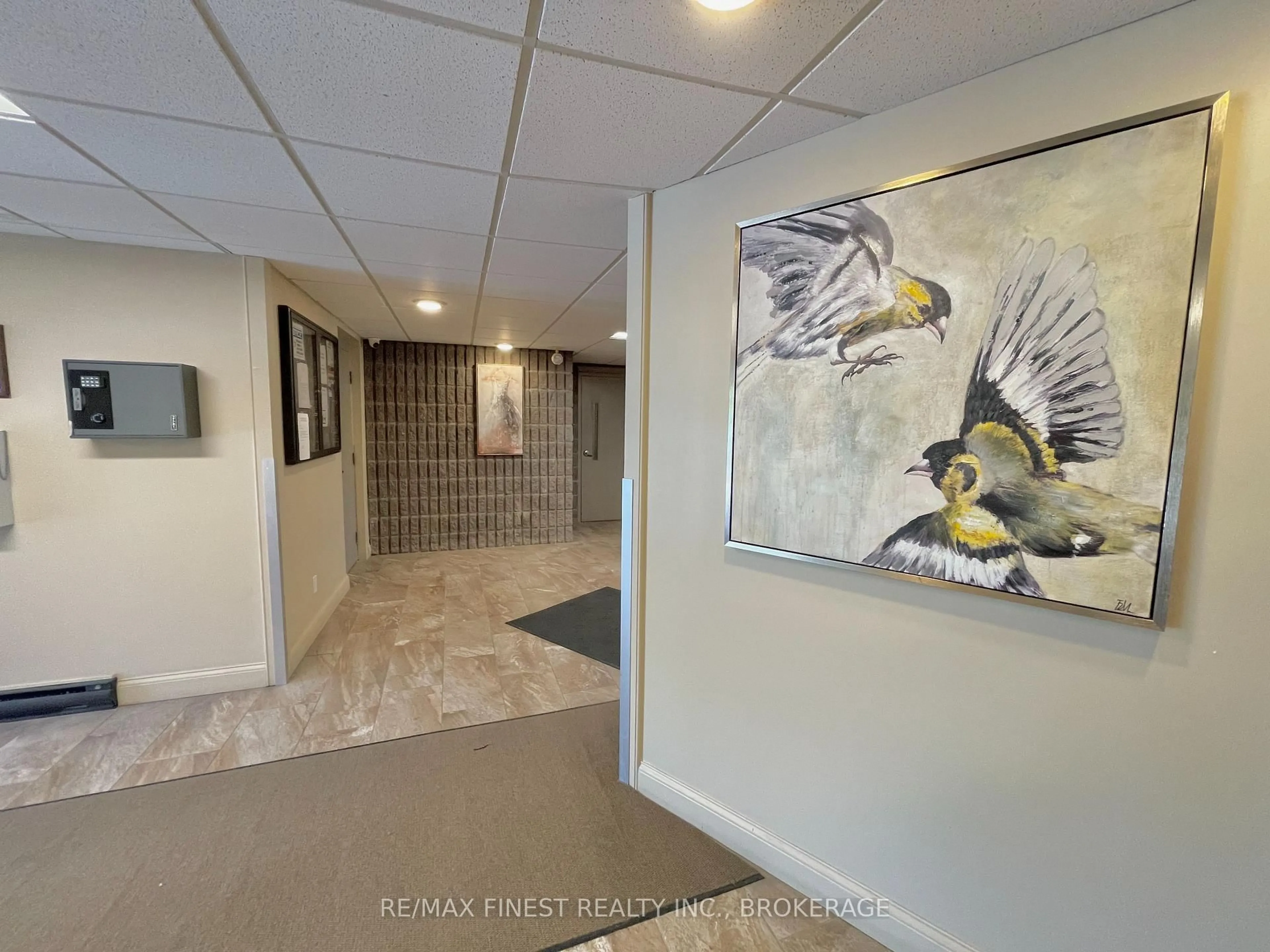 Indoor foyer for 17 Eldon Hall Pl #602, Kingston Ontario K7M 7H5