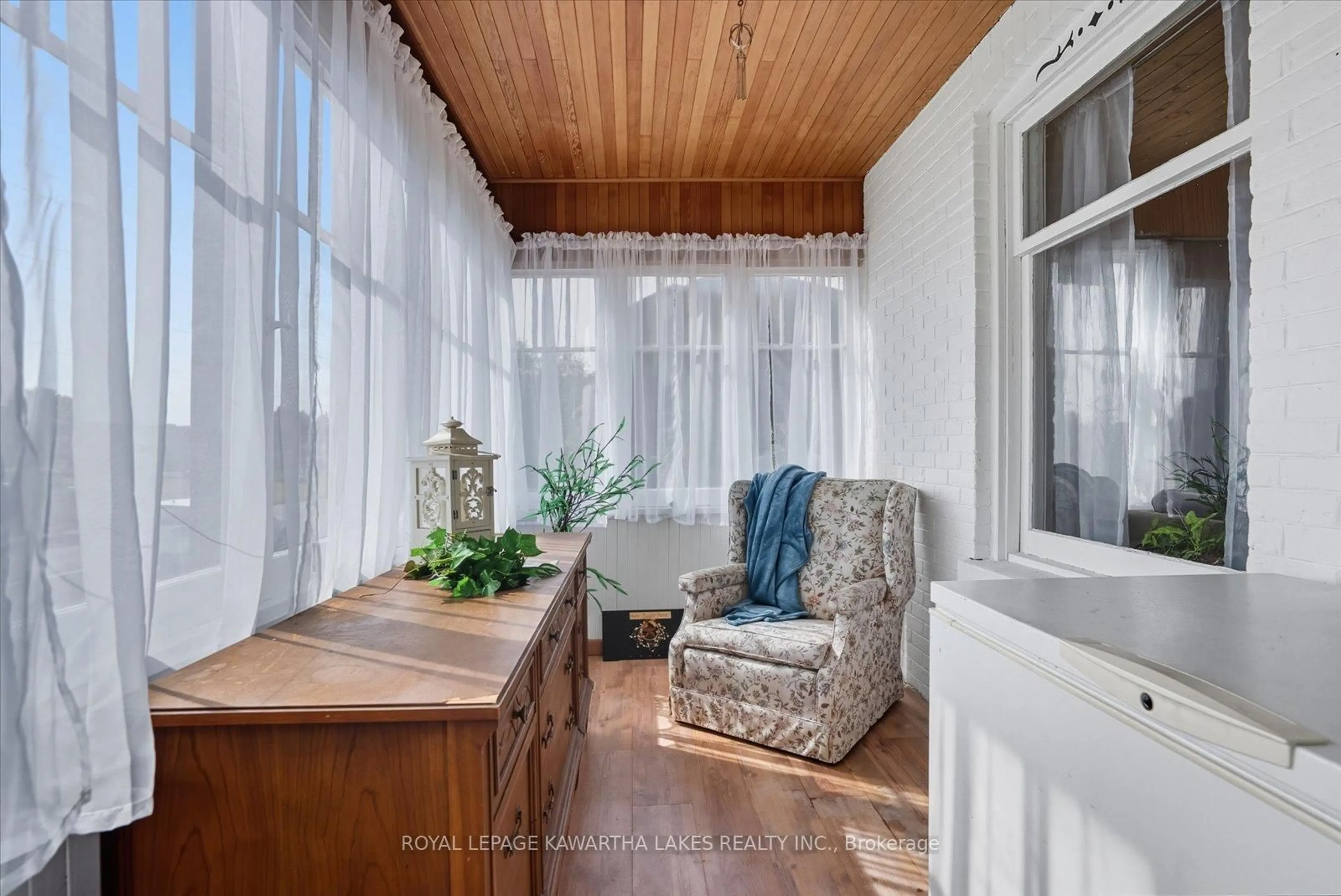 Indoor entryway for 18 Mary St, Kawartha Lakes Ontario K9V 2N4