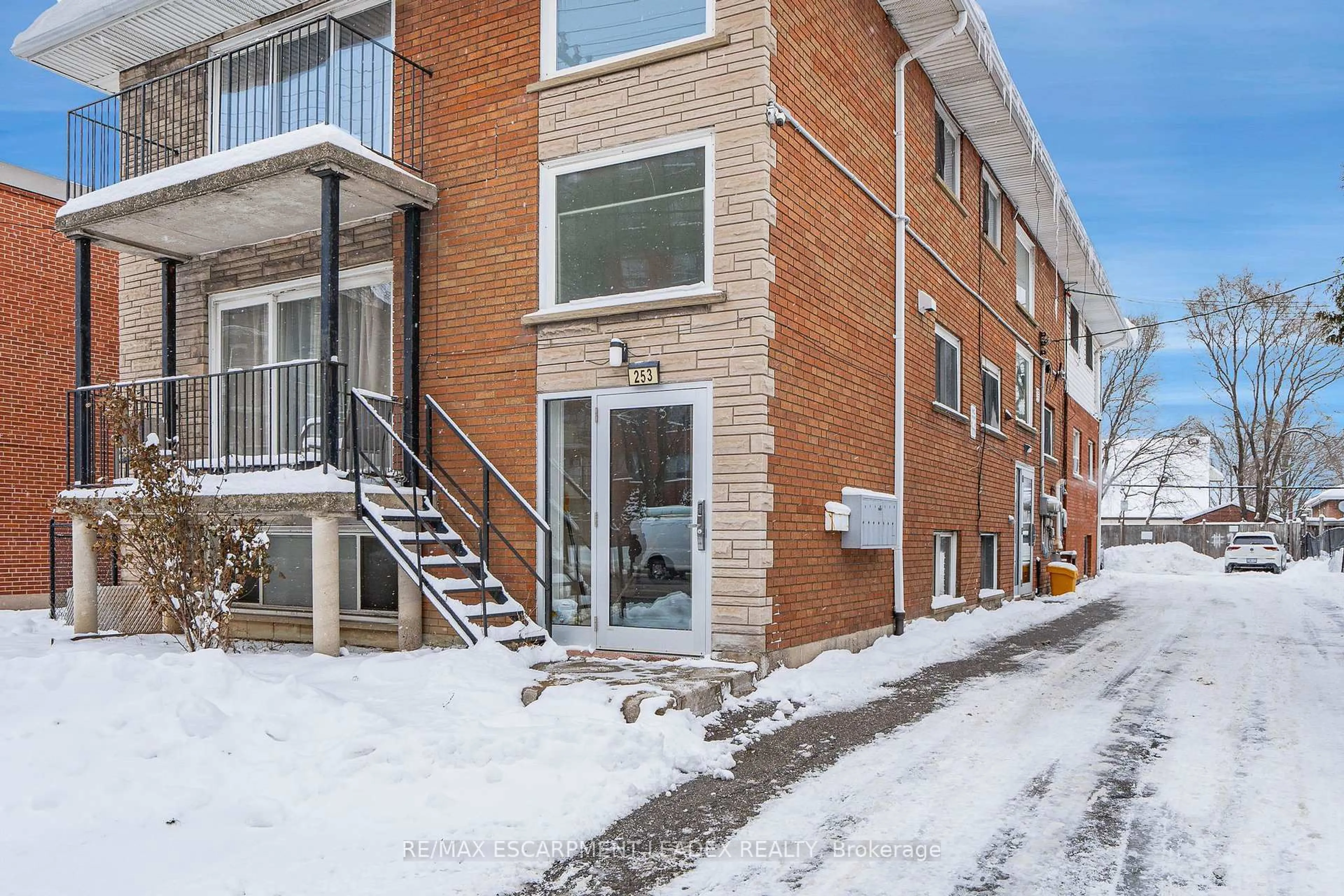 Unknown for 253 MOHAWK Rd, Hamilton Ontario L9A 2H5