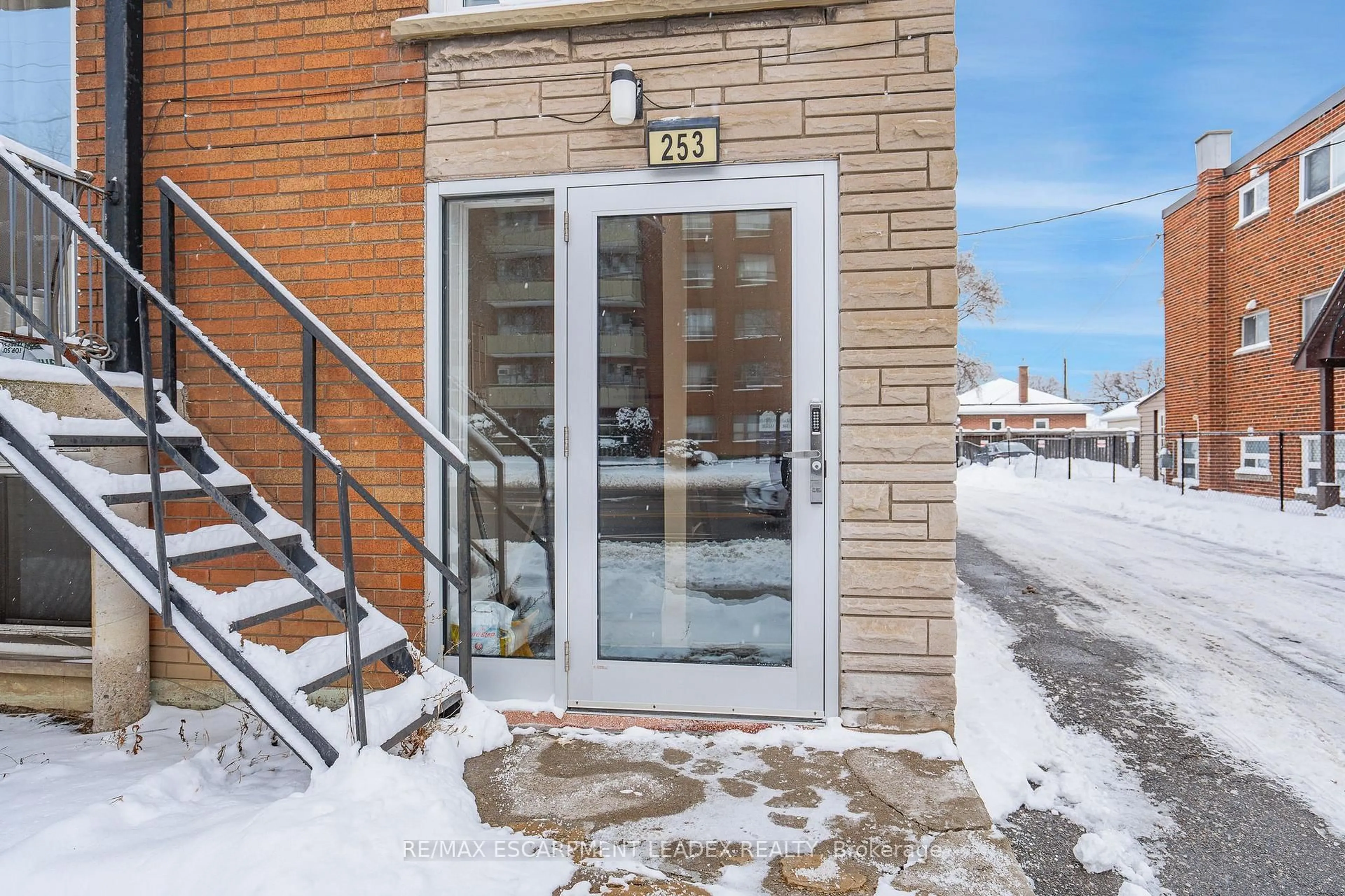 Unknown for 253 MOHAWK Rd, Hamilton Ontario L9A 2H5