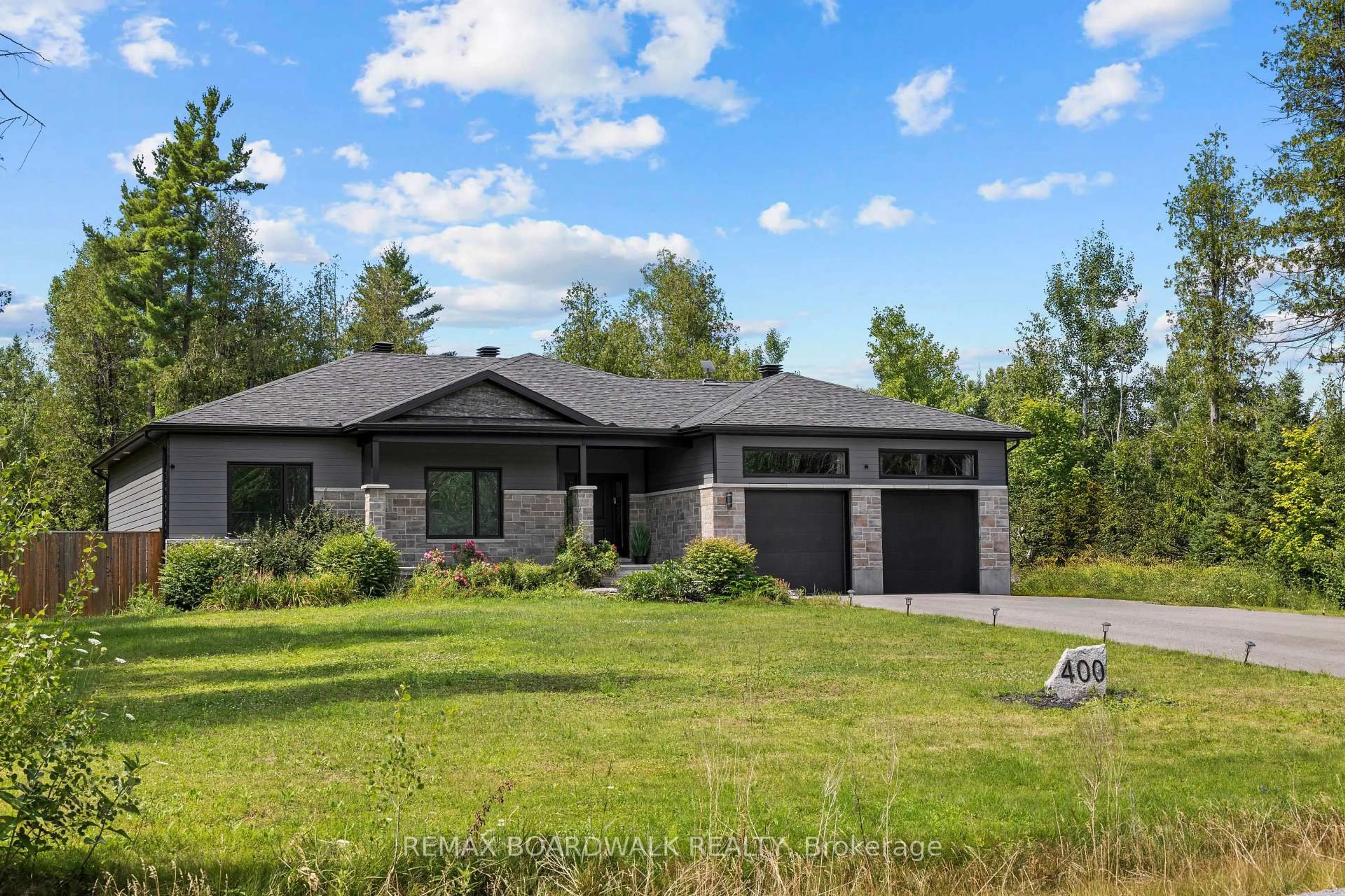 Home with vinyl exterior material, unknown for 400 Cinnamon Cres, Kinburn Ontario K0A 2H0