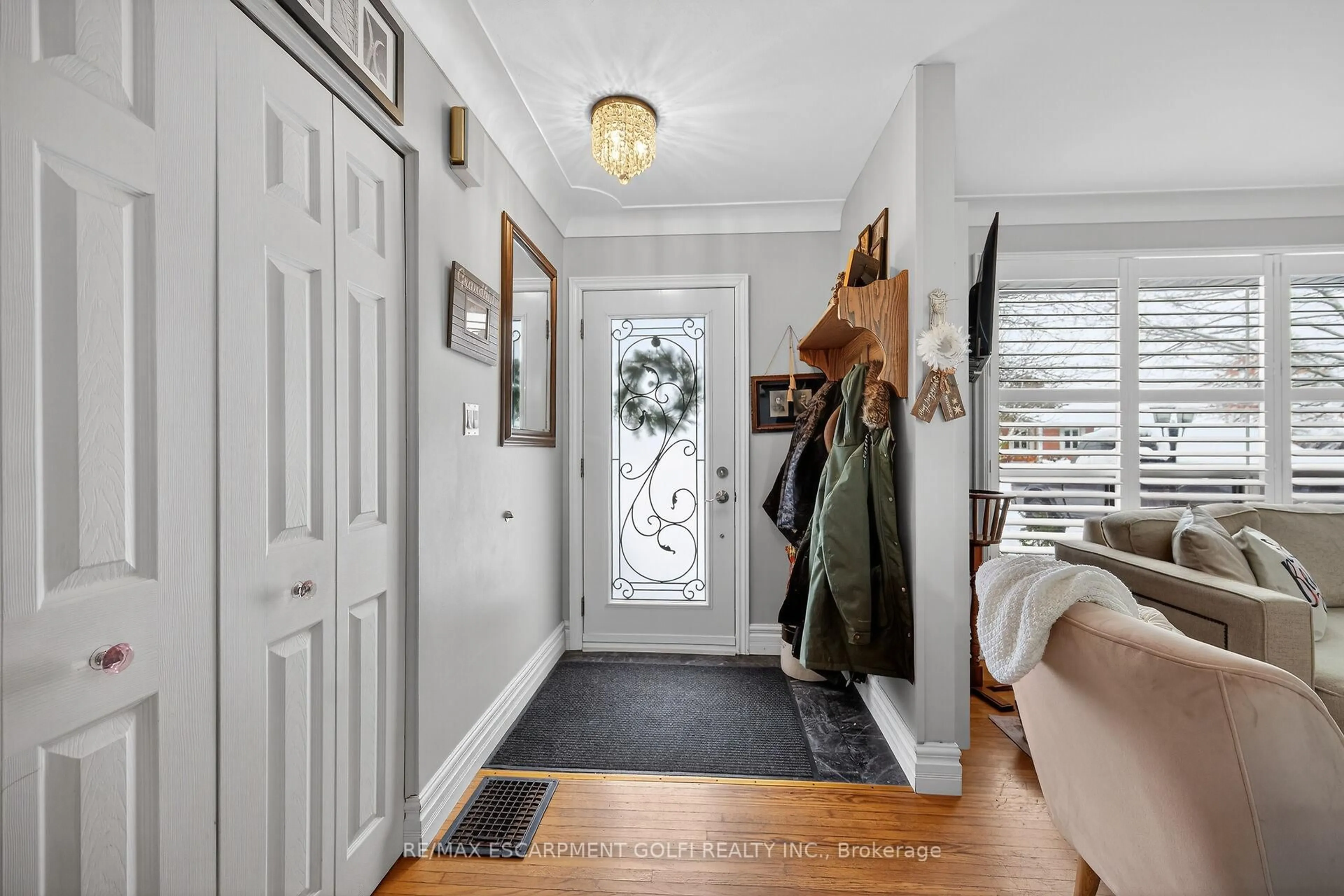 Indoor entryway for 52 Lorne Ave, Brant Ontario N0E 1A0