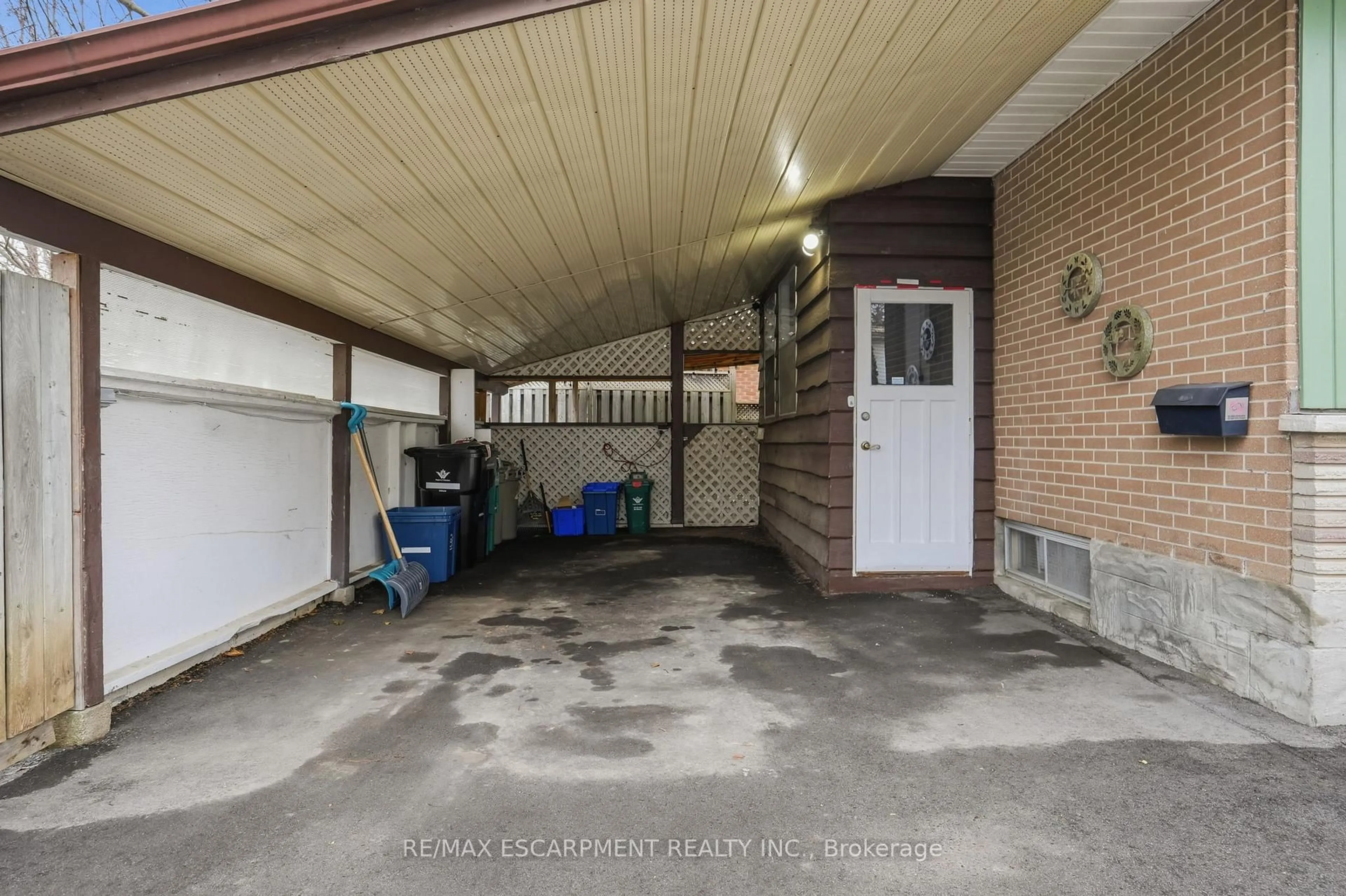 Indoor garage for 16 Alison Ave, Waterloo Ontario N1R 1M9