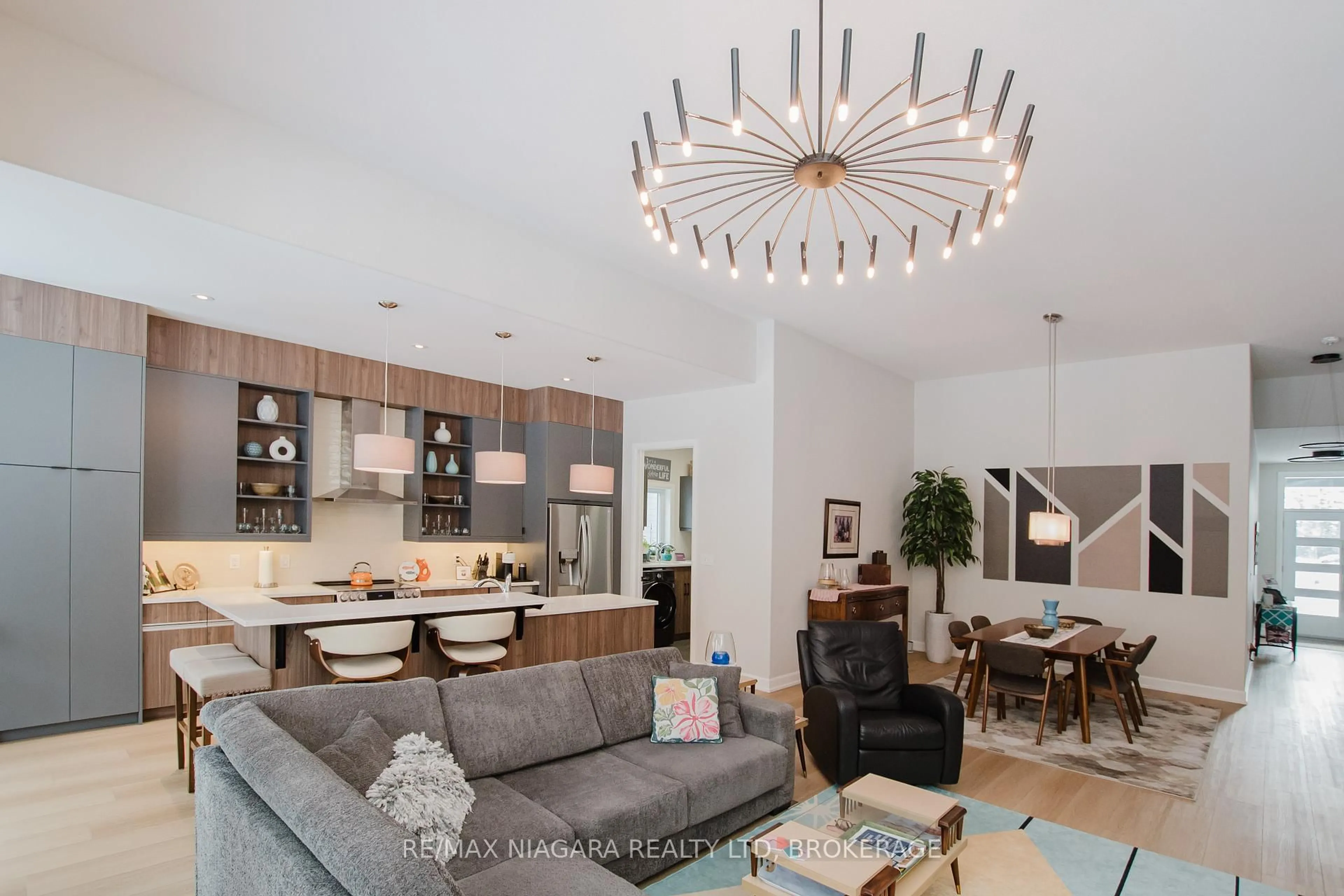 Open concept kitchen, unknown for 3376 Whispering Woods Tr, Fort Erie Ontario L0S 1N0