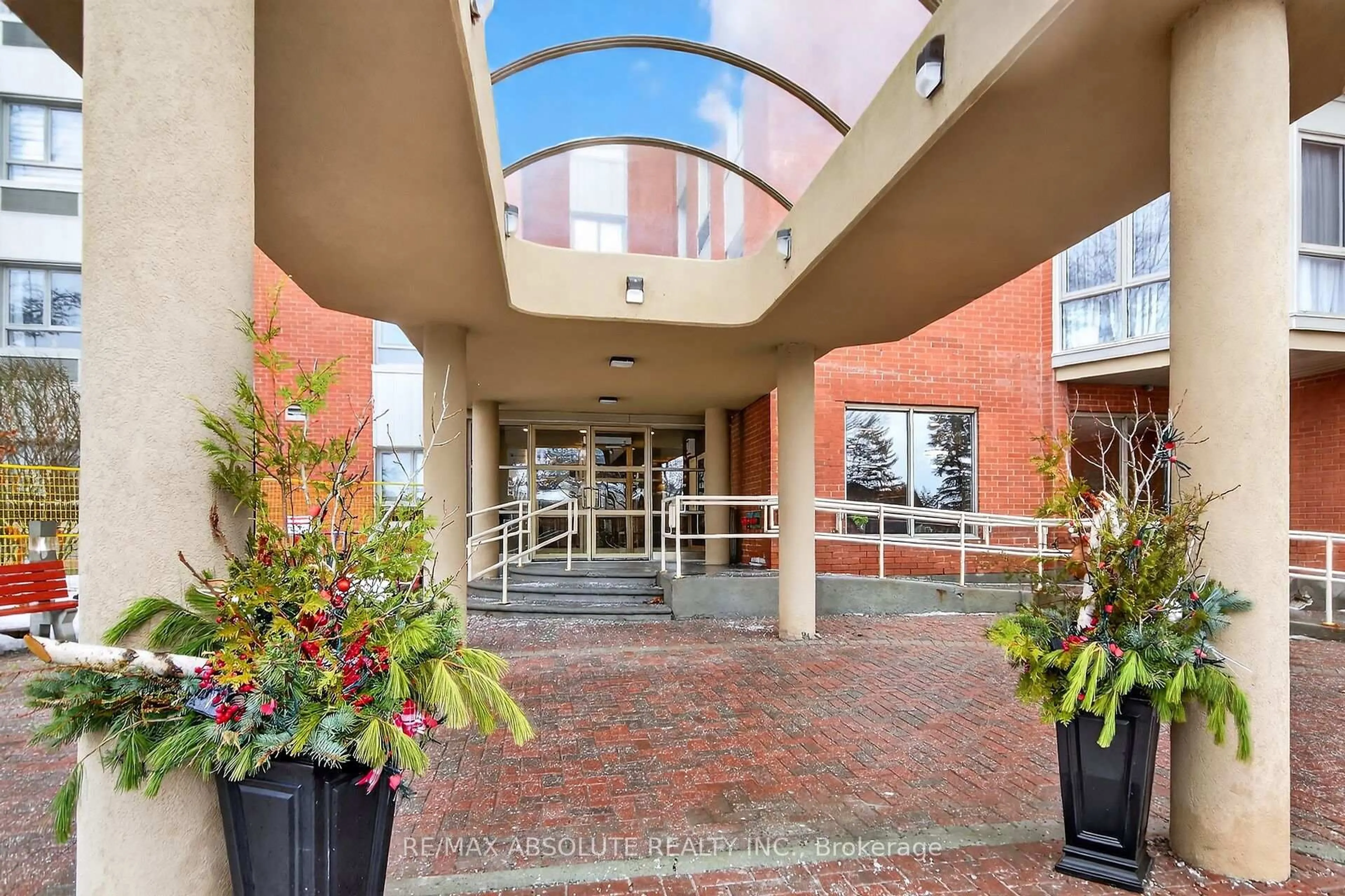 Indoor foyer for 960 Teron Rd #806, Ottawa Ontario K2K 2B6