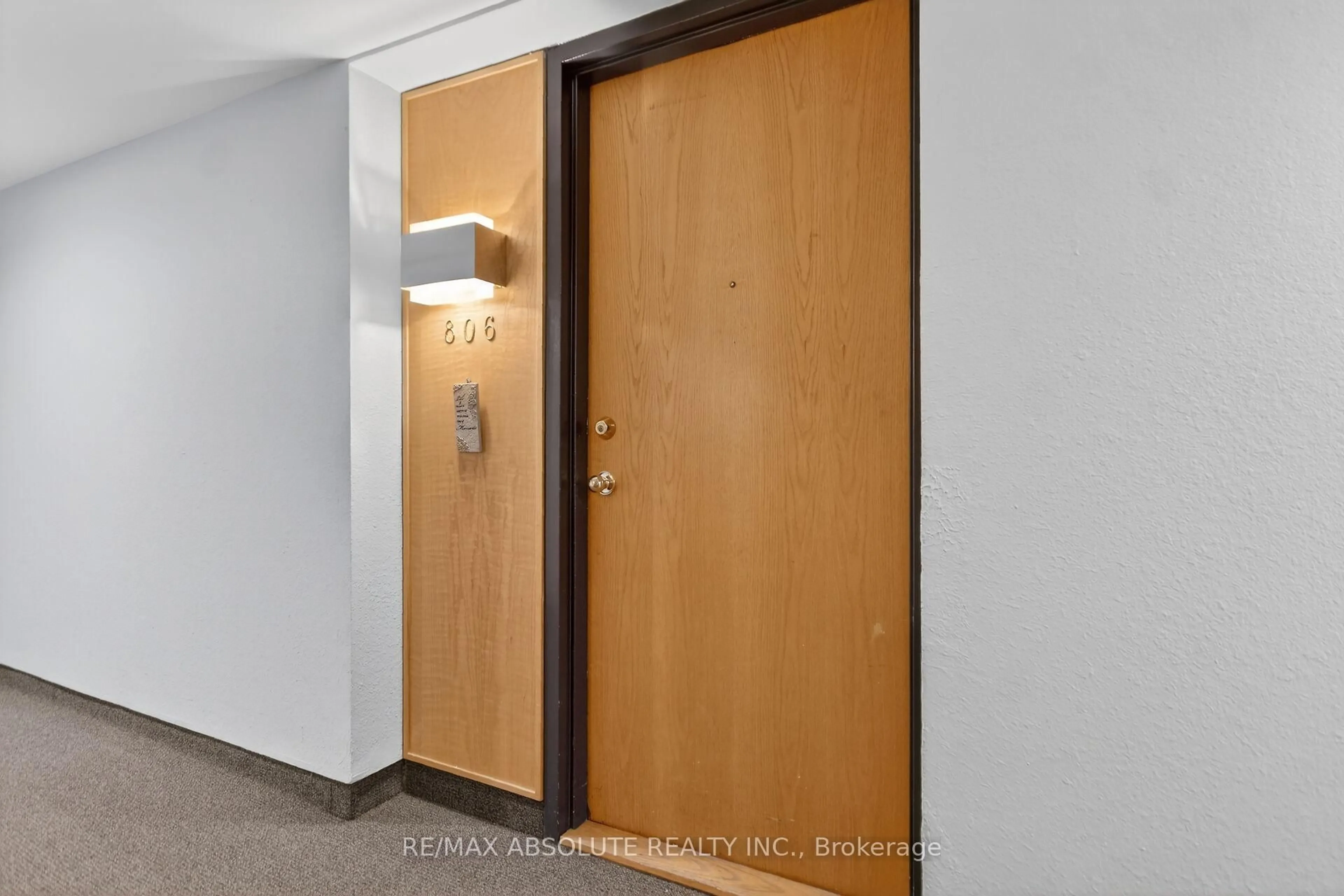 Indoor foyer for 960 Teron Rd #806, Ottawa Ontario K2K 2B6