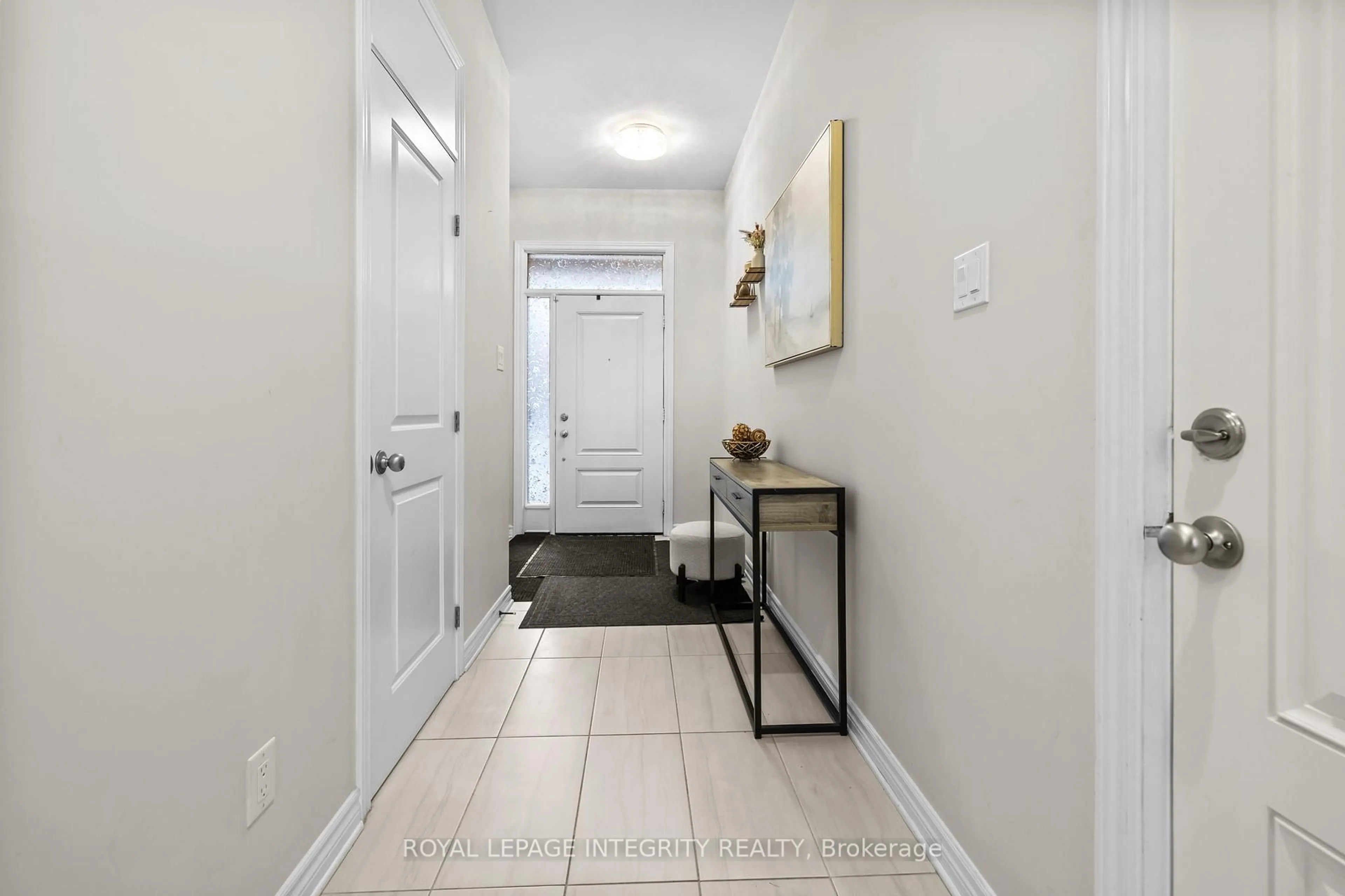 Indoor entryway for 103 Nepeta Cres, Ottawa Ontario K1T 0S5