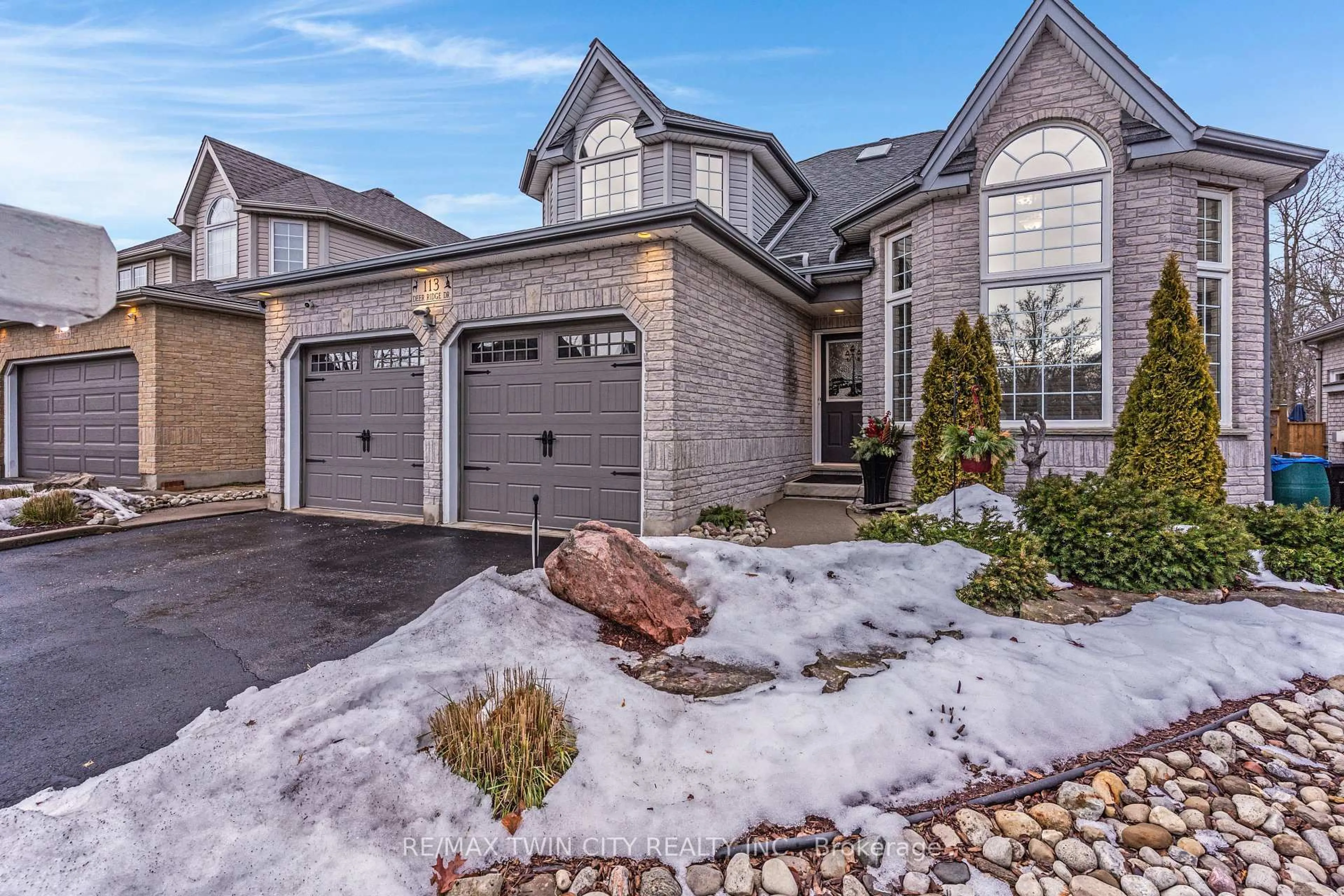 Home with brick exterior material, street for 113 Deer Ridge Dr, Kitchener Ontario N2P 2K9