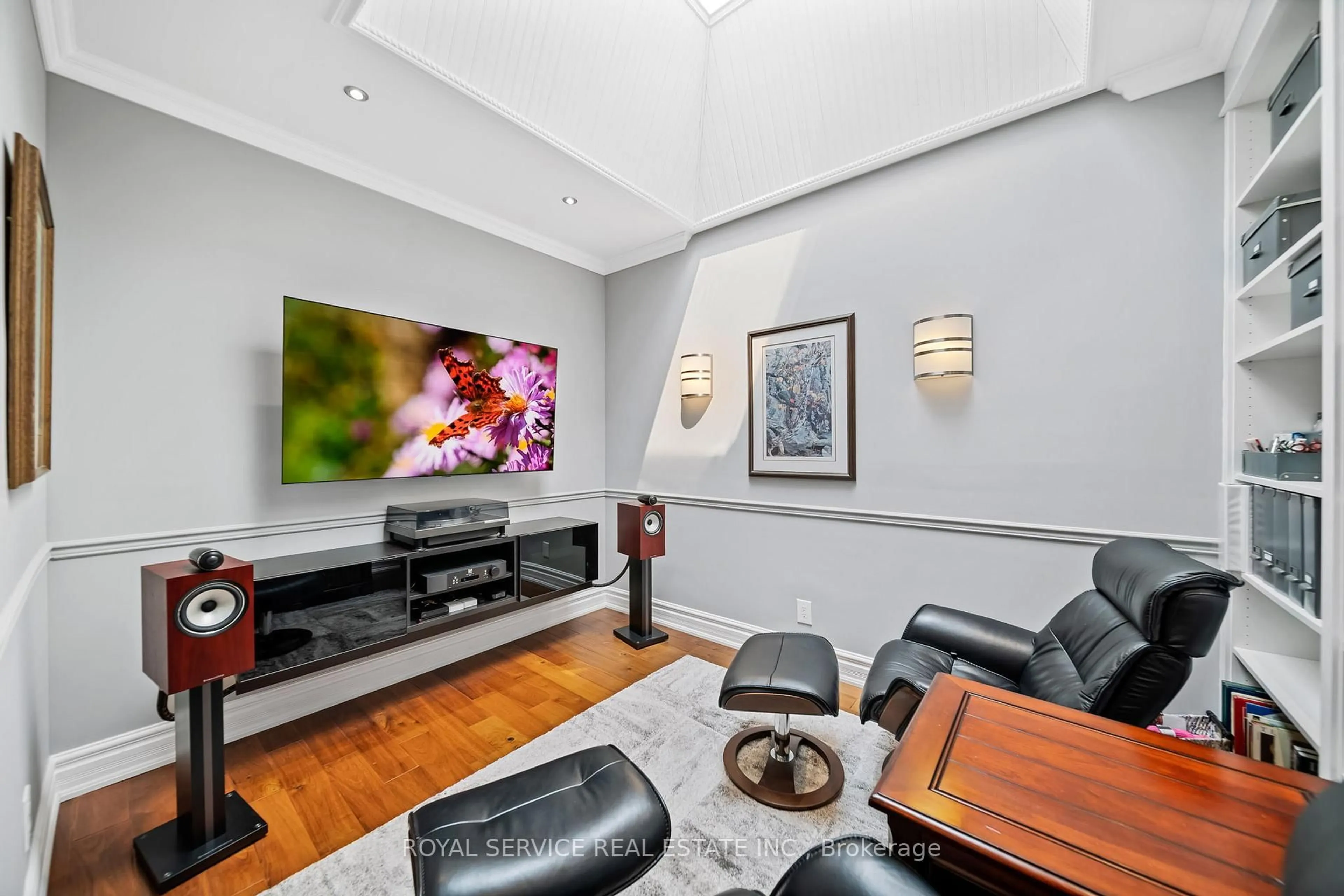 Home theater for 323 George St #403, Cobourg Ontario K9A 3L9