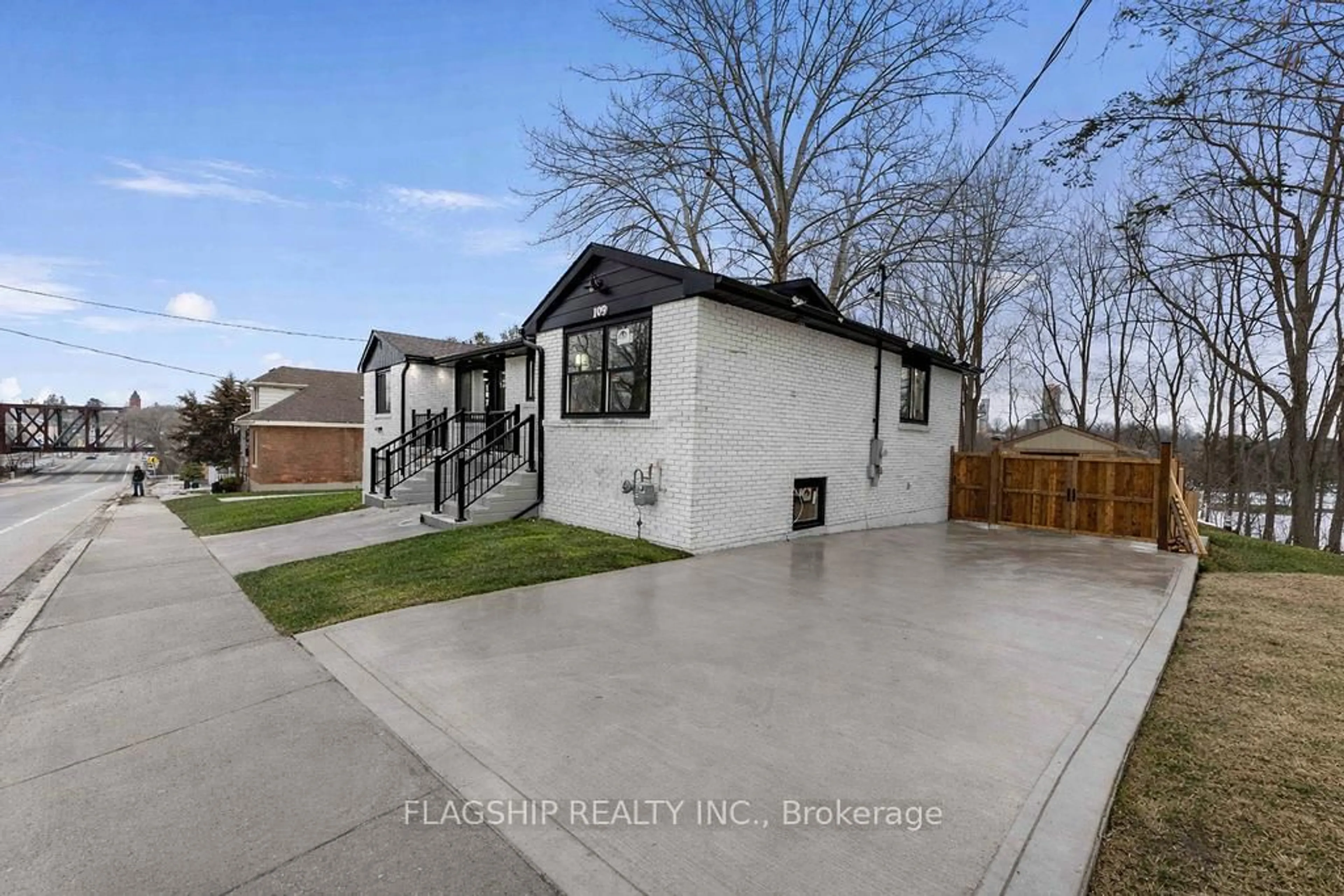 A pic from outside/outdoor area/front of a property/back of a property/a pic from drone, street for 109 Mill St, Woodstock Ontario N4S 2W2