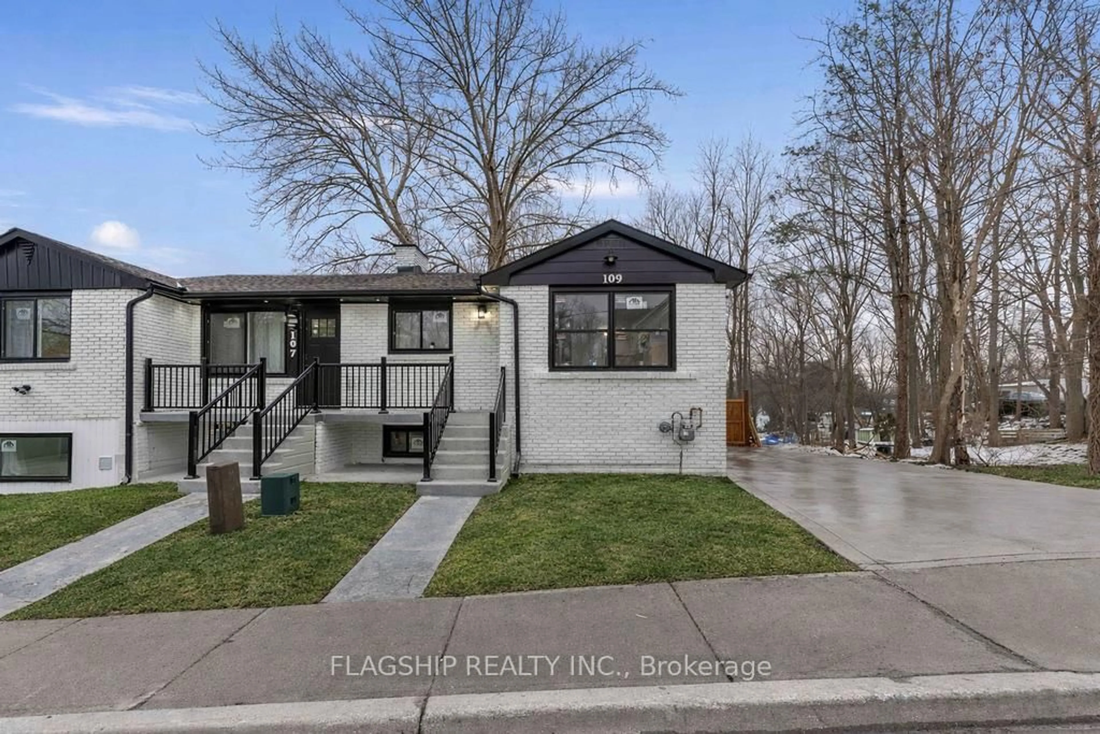 Home with vinyl exterior material, street for 109 Mill St, Woodstock Ontario N4S 2W2