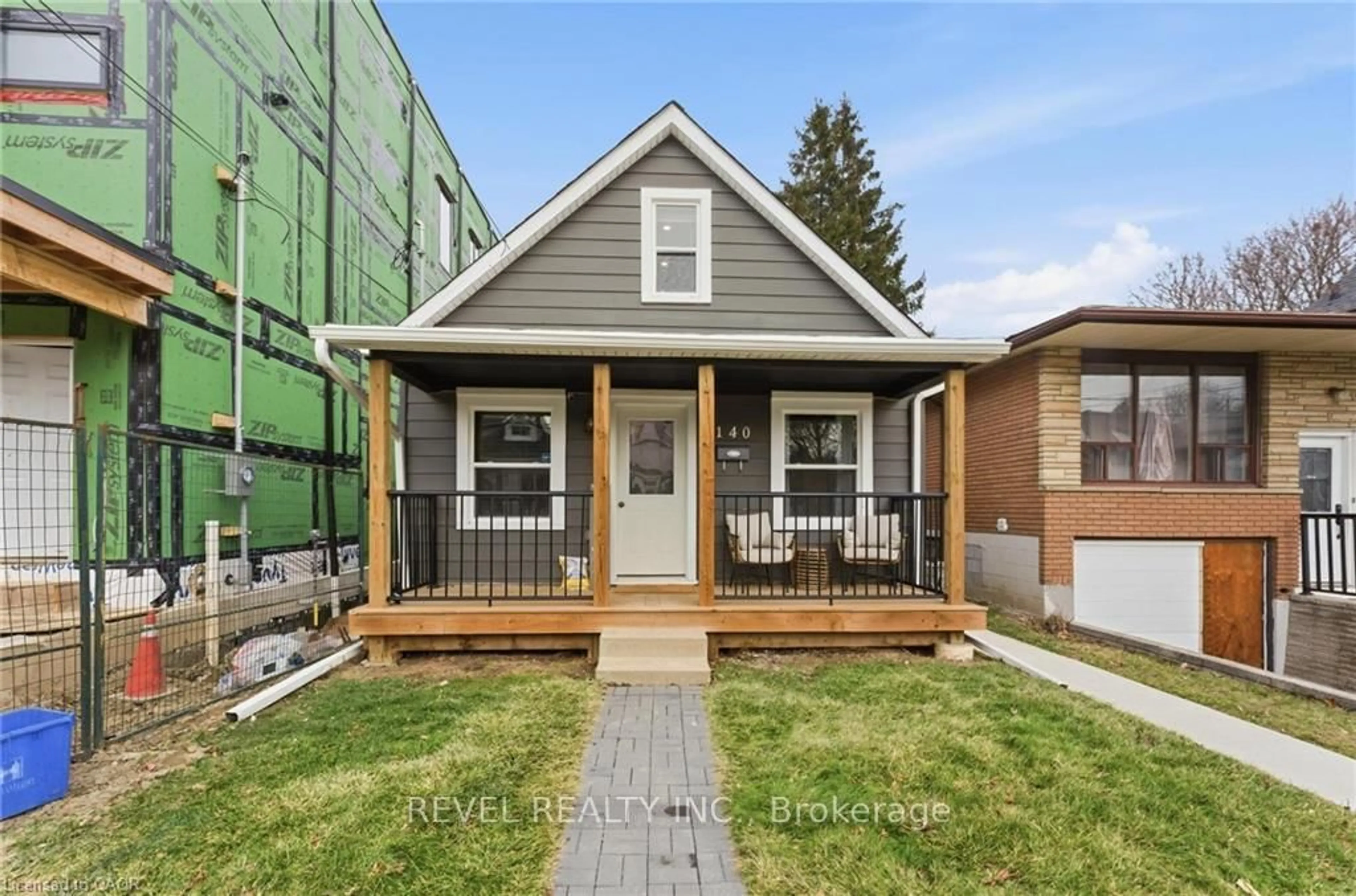 Home with vinyl exterior material, street for 140 Royal Ave, Hamilton Ontario L8S 2C7