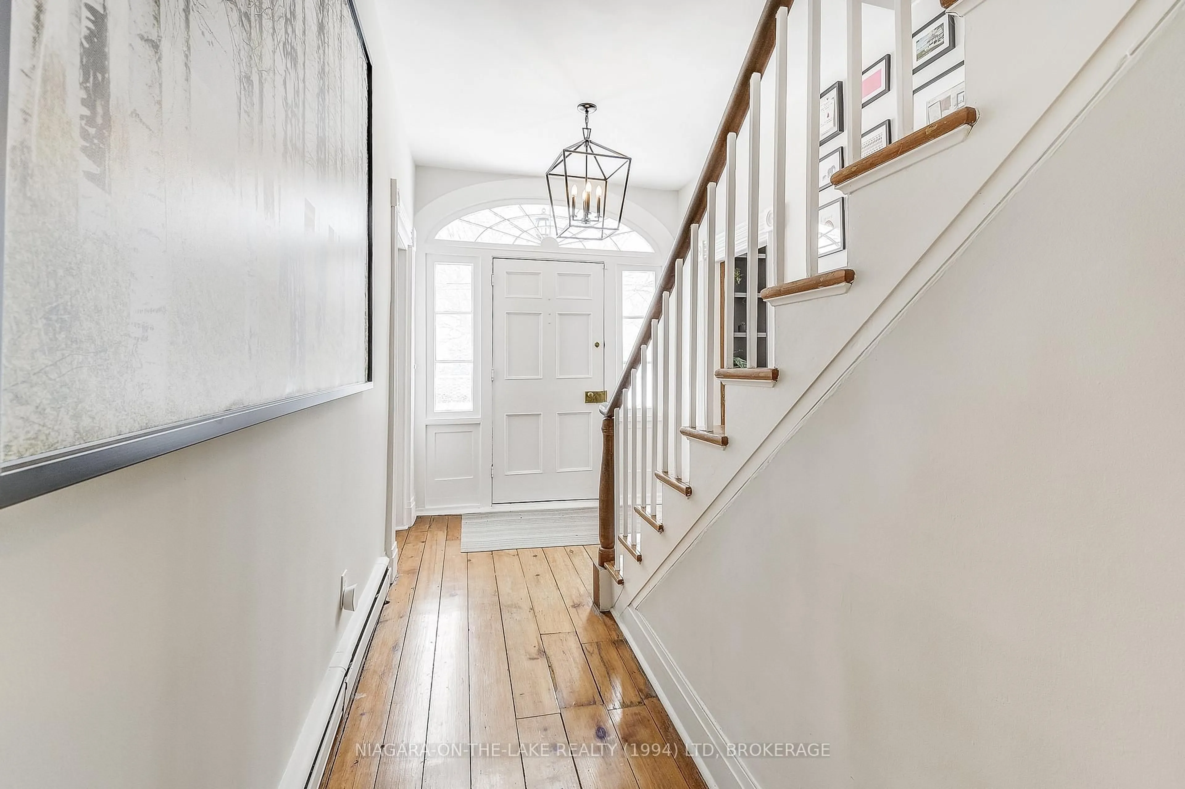 Indoor entryway for 58 JOHNSON St, Niagara-on-the-Lake Ontario L0S 1J0