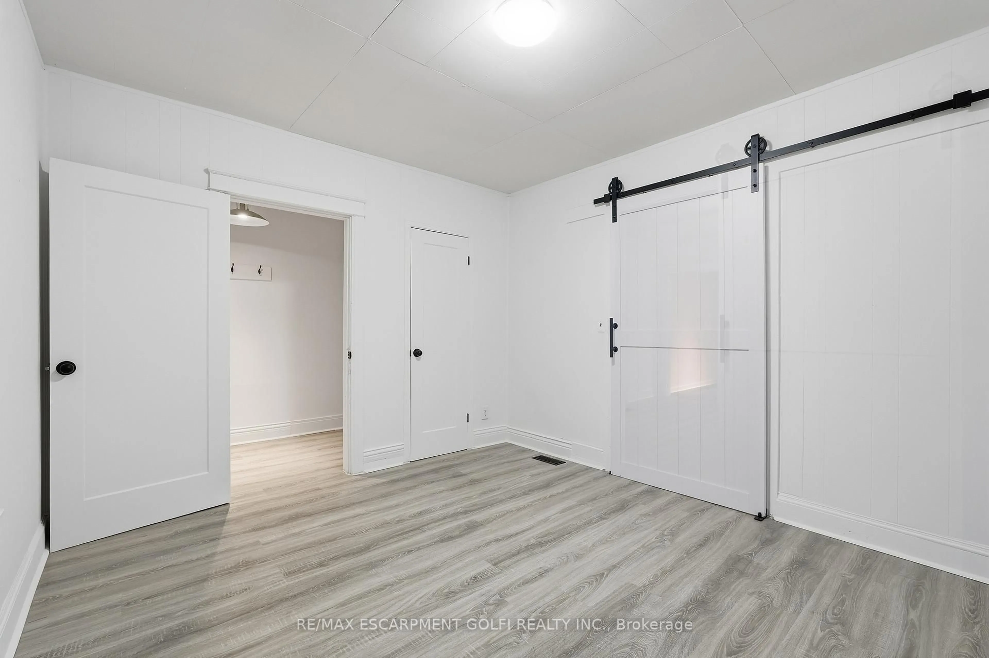 A pic of a room for 27 Albert St, Welland Ontario L3B 4L1