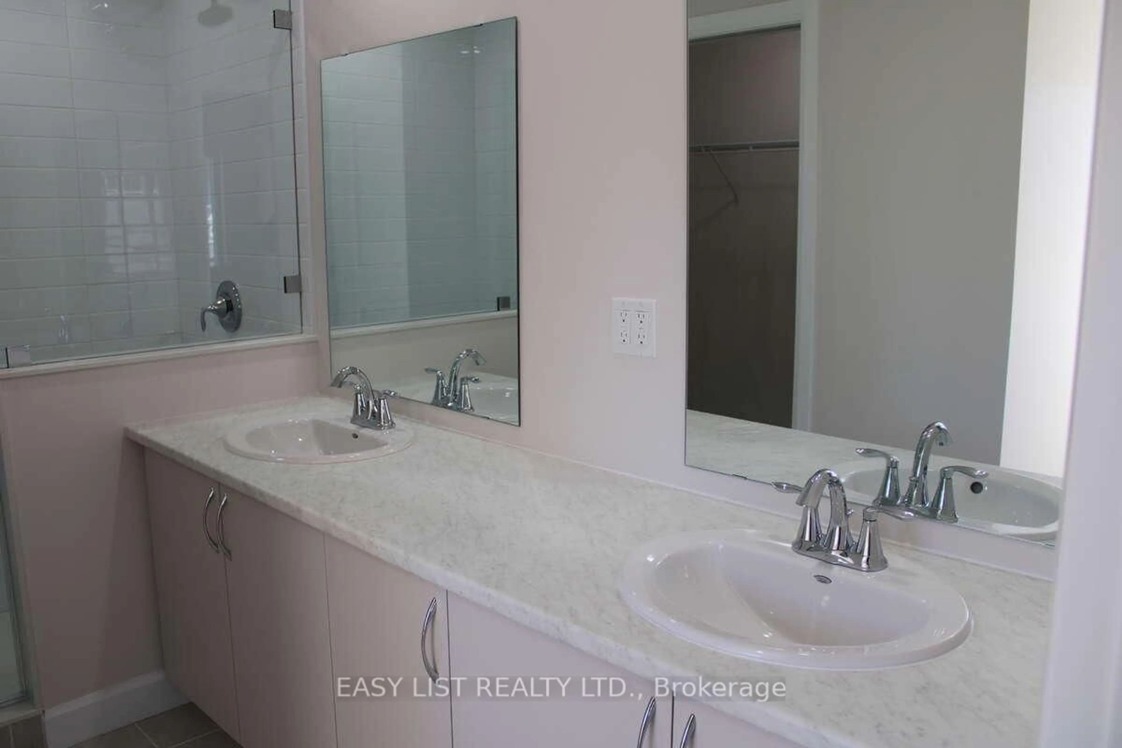 Standard bathroom, ceramic/tile floor for 299 Mullighan Gdns, Peterborough Ontario K9K 0H2