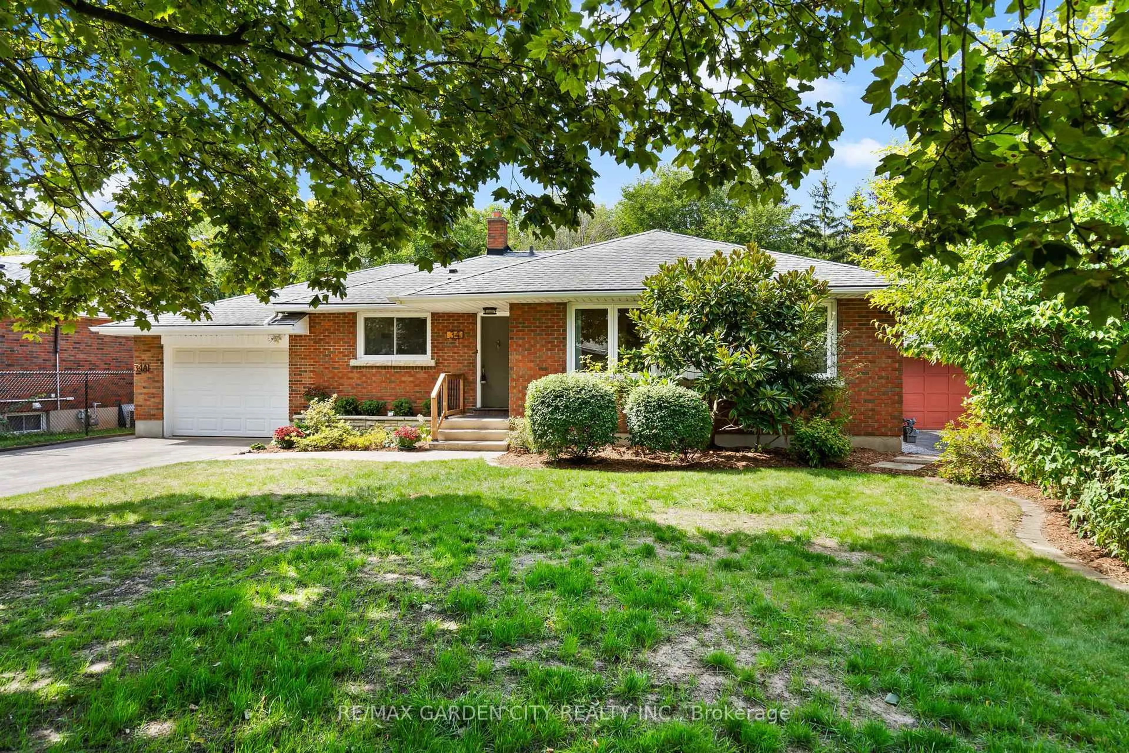 Home with brick exterior material, street for 34 Kenworth Dr, St. Catharines Ontario L2M 4S2