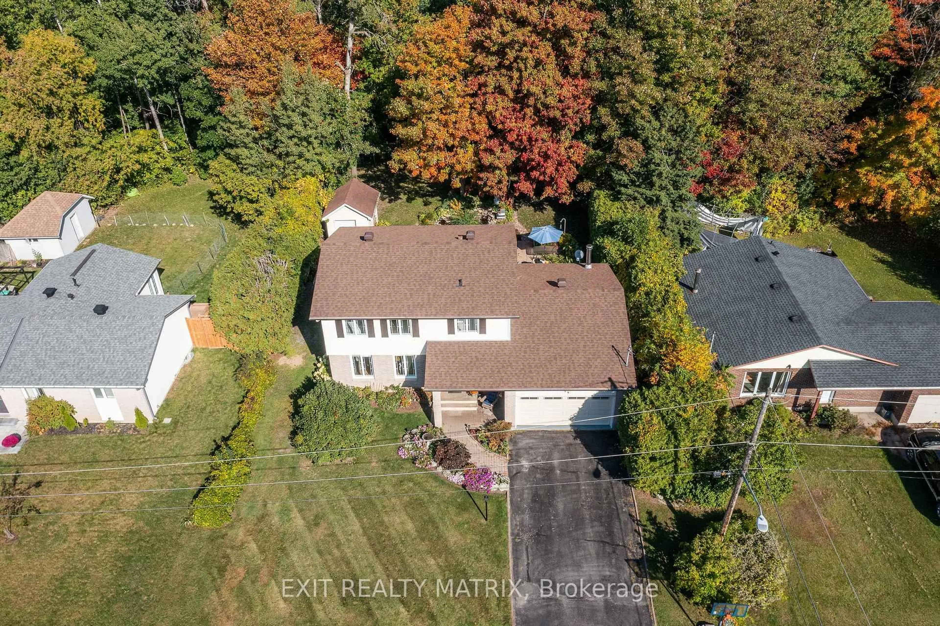 A pic from outside/outdoor area/front of a property/back of a property/a pic from drone, street for 159 DUNLOP Cres, Russell Ontario K4R 1B3