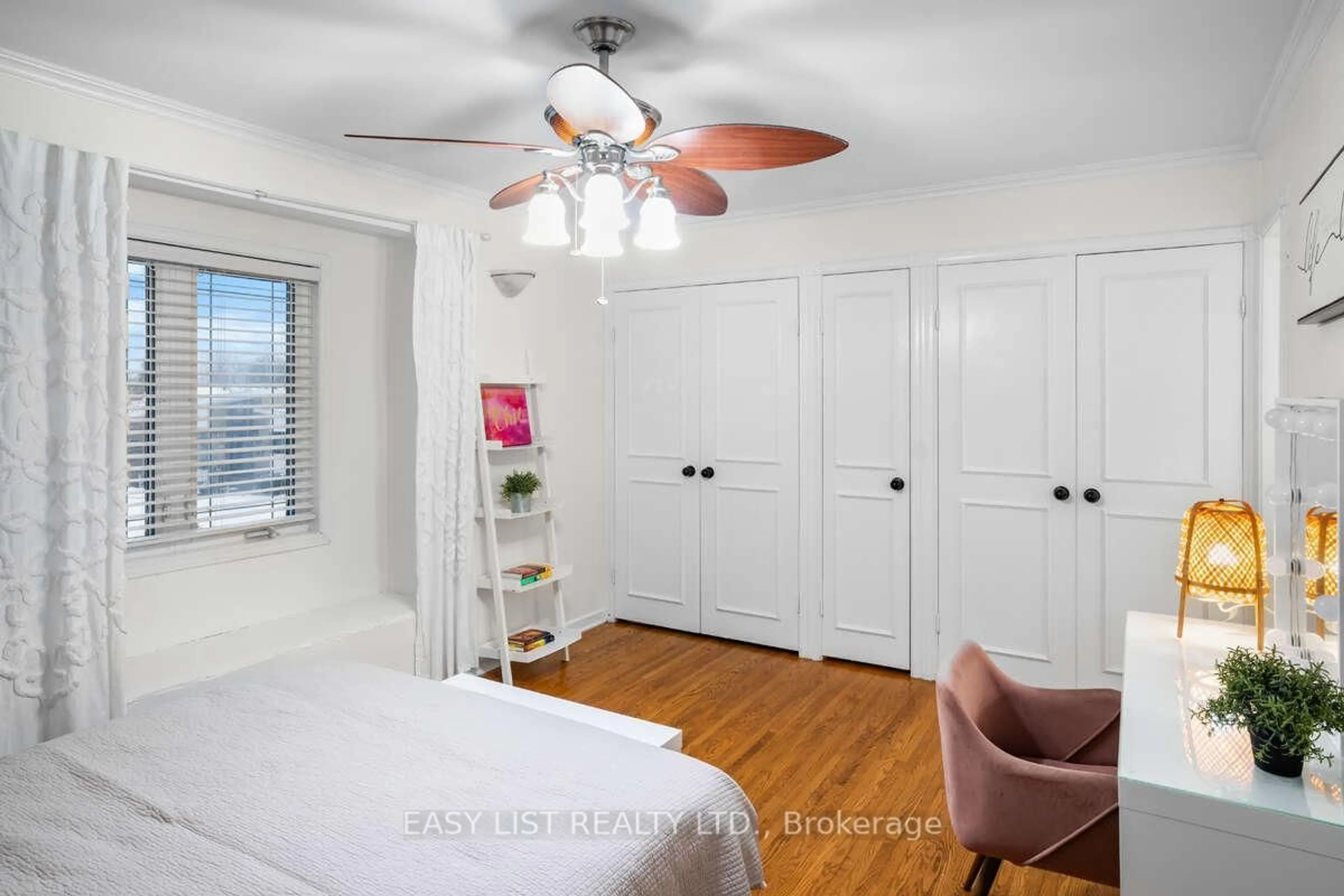 Bedroom with bed, wood/laminate floor for 38 Fernwood Terr, Welland Ontario L3C 2R8