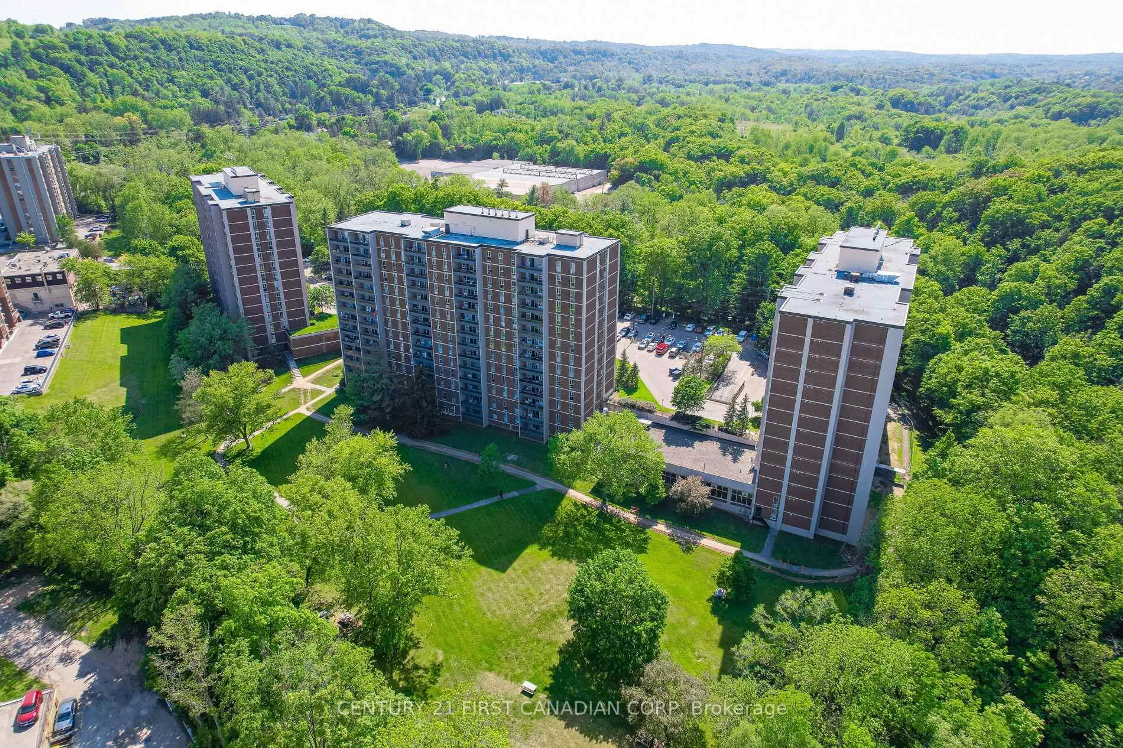 A pic from outside/outdoor area/front of a property/back of a property/a pic from drone, unknown for 1964 Main St #605, Hamilton Ontario L8S 1J5