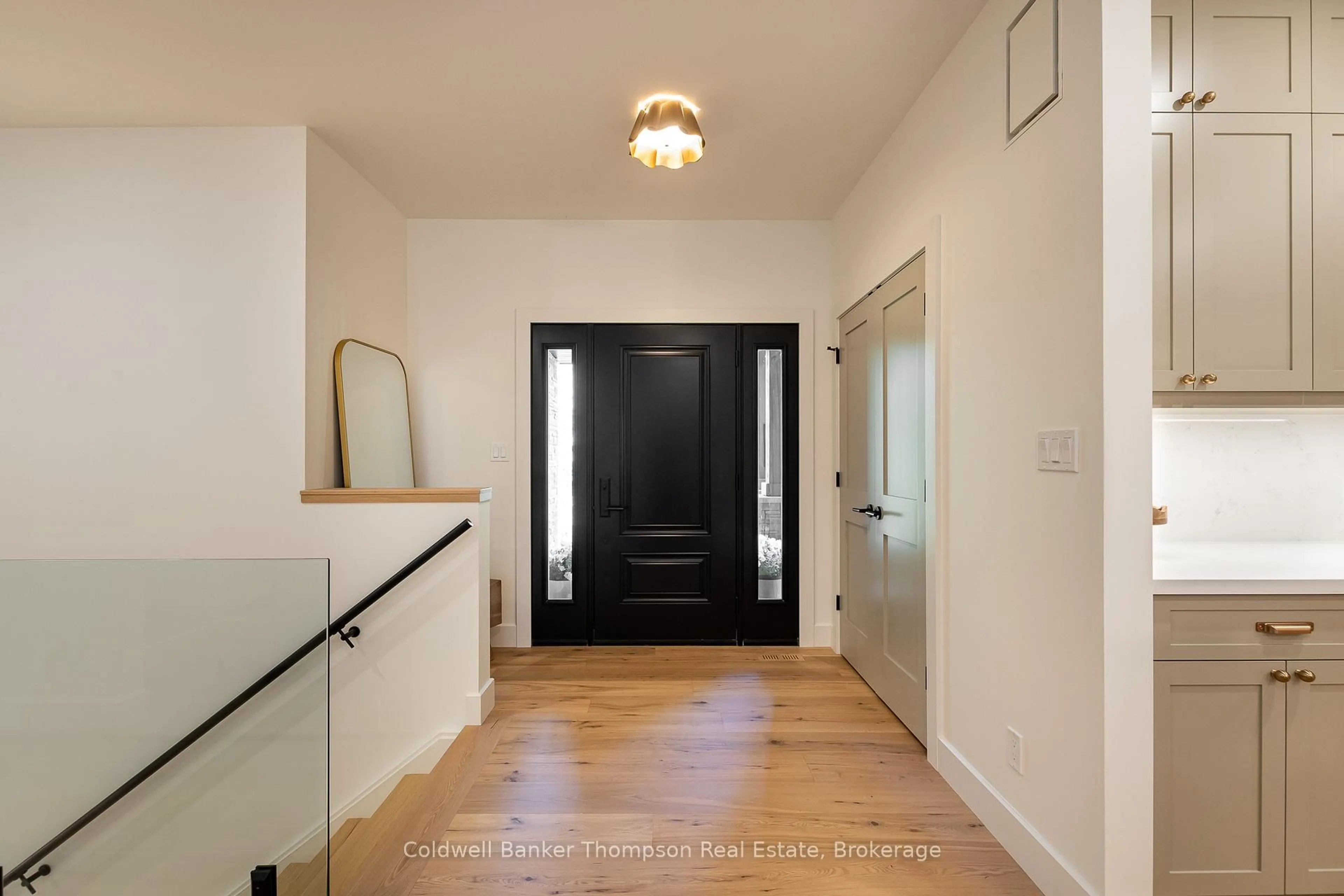 Indoor entryway for 27 Crimson Lane, Huntsville Ontario P0B 1L0