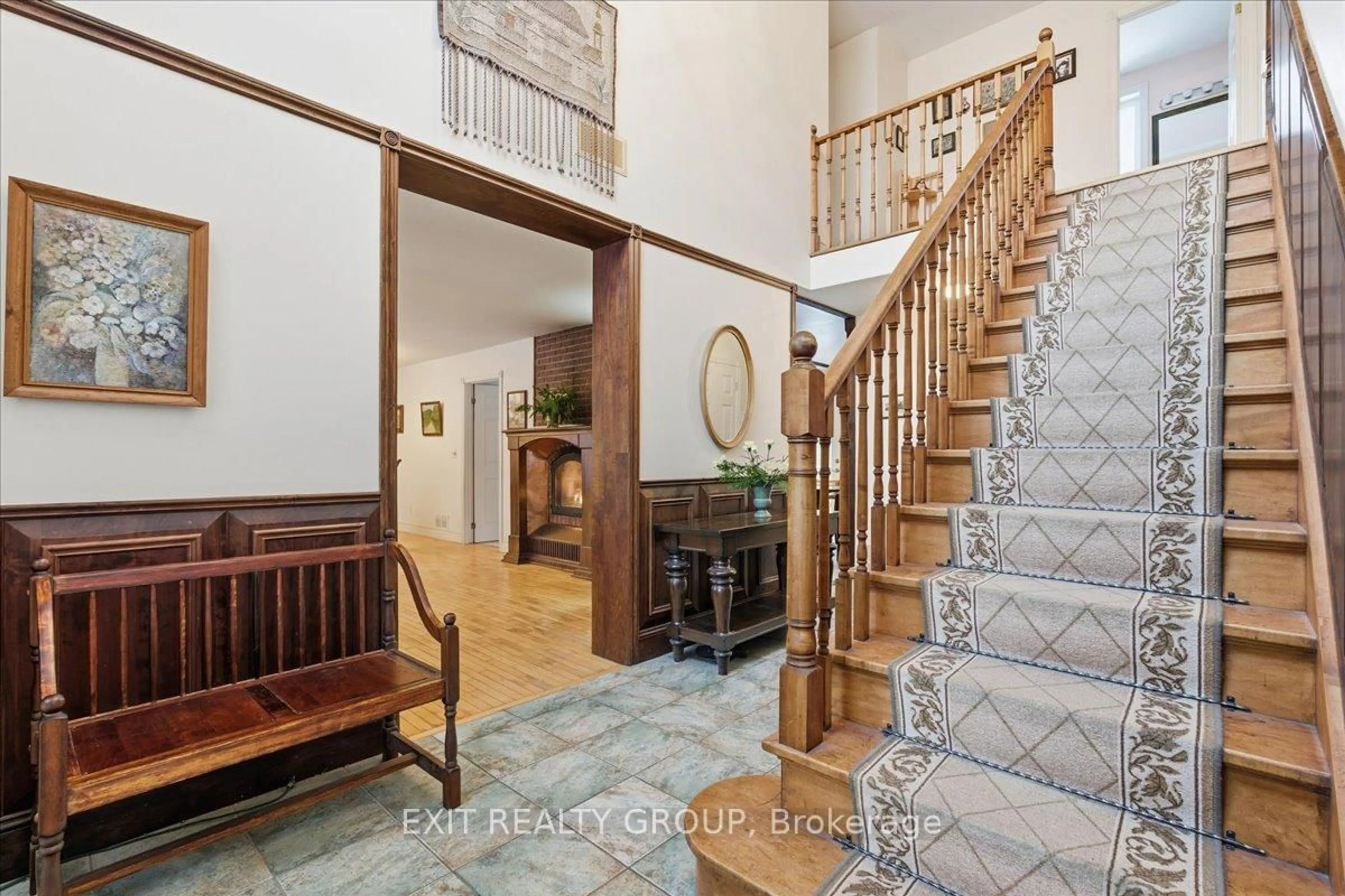 Indoor foyer for 192 Ryan Rd, Stirling Ontario K0K 3E0