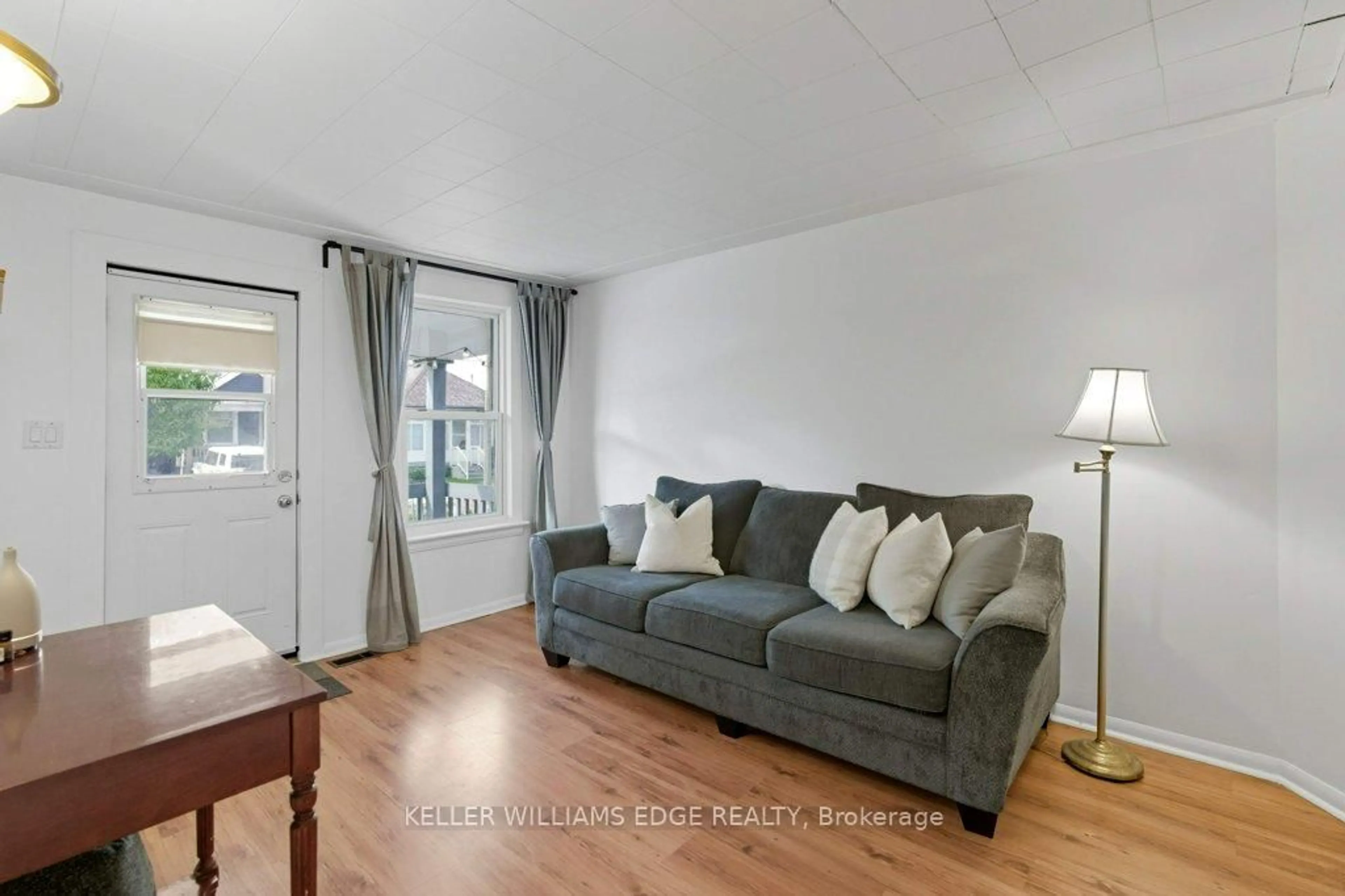 Living room with furniture, unknown for 159 Hope Ave, Hamilton Ontario L8H 2E7