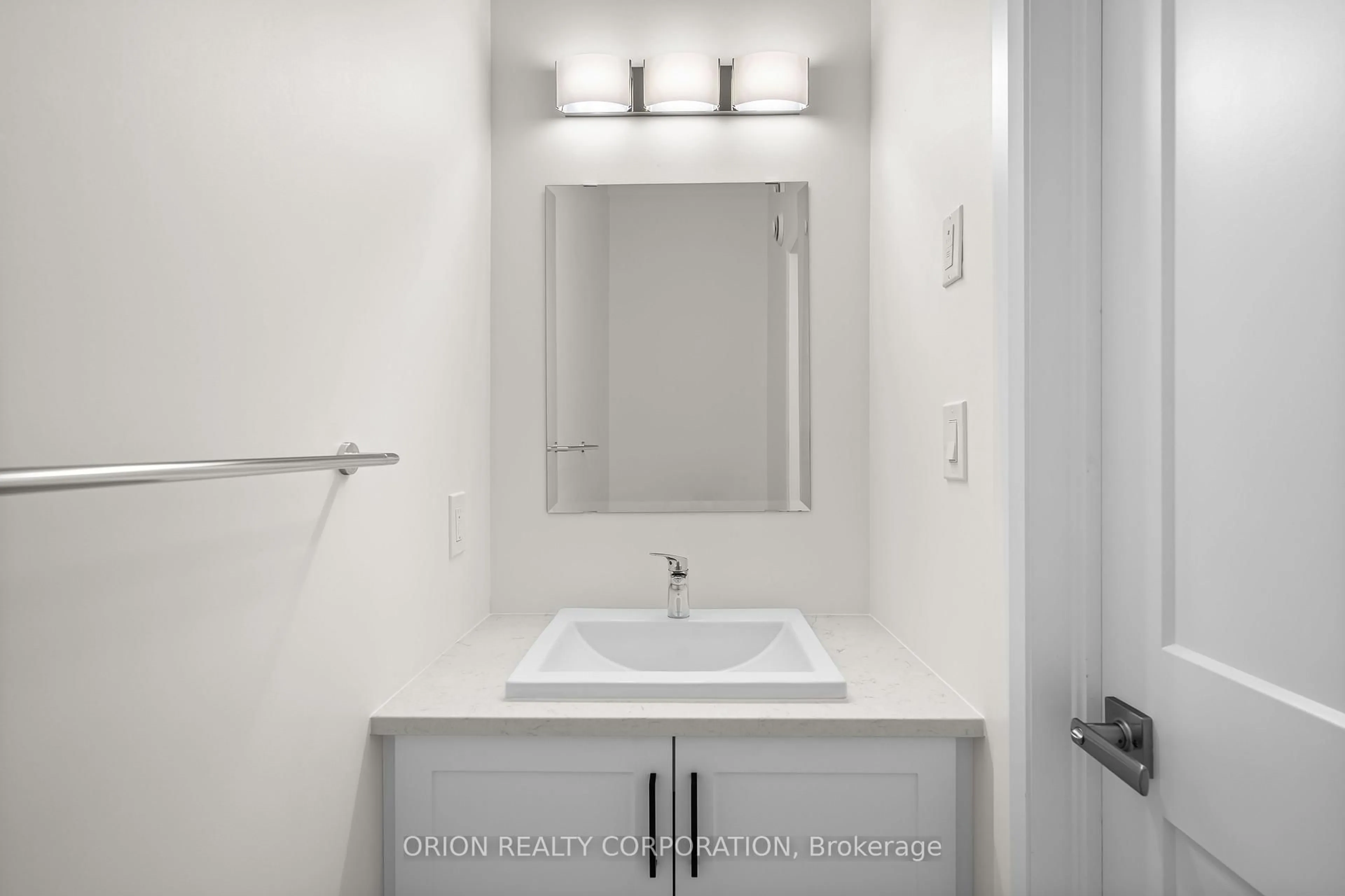Standard bathroom, ceramic/tile floor for 232 Dockside Dr, Kingston Ontario K7K 0J1