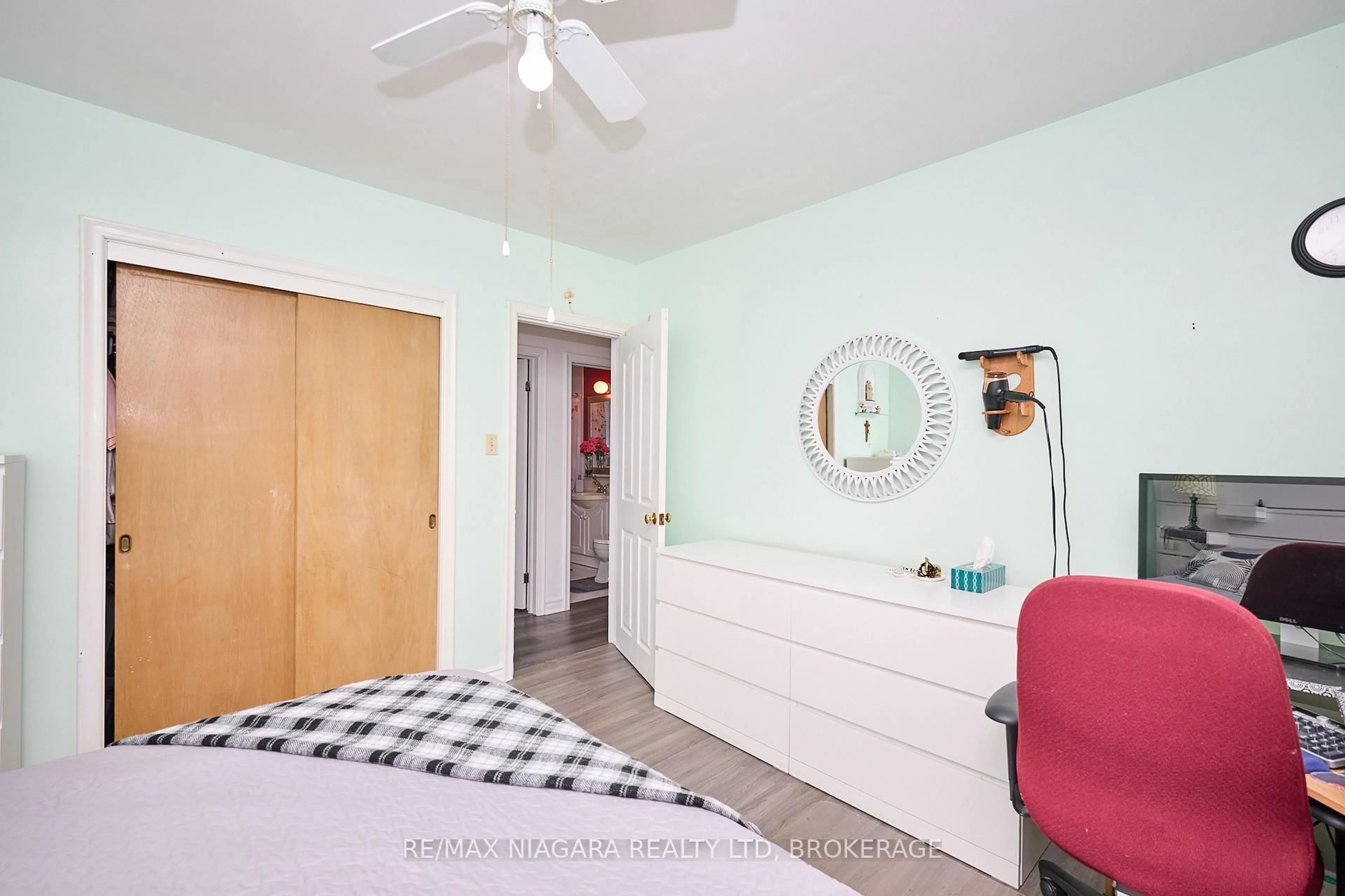 A pic of a room for 316 Bowen Rd, Fort Erie Ontario L2A 2Y9