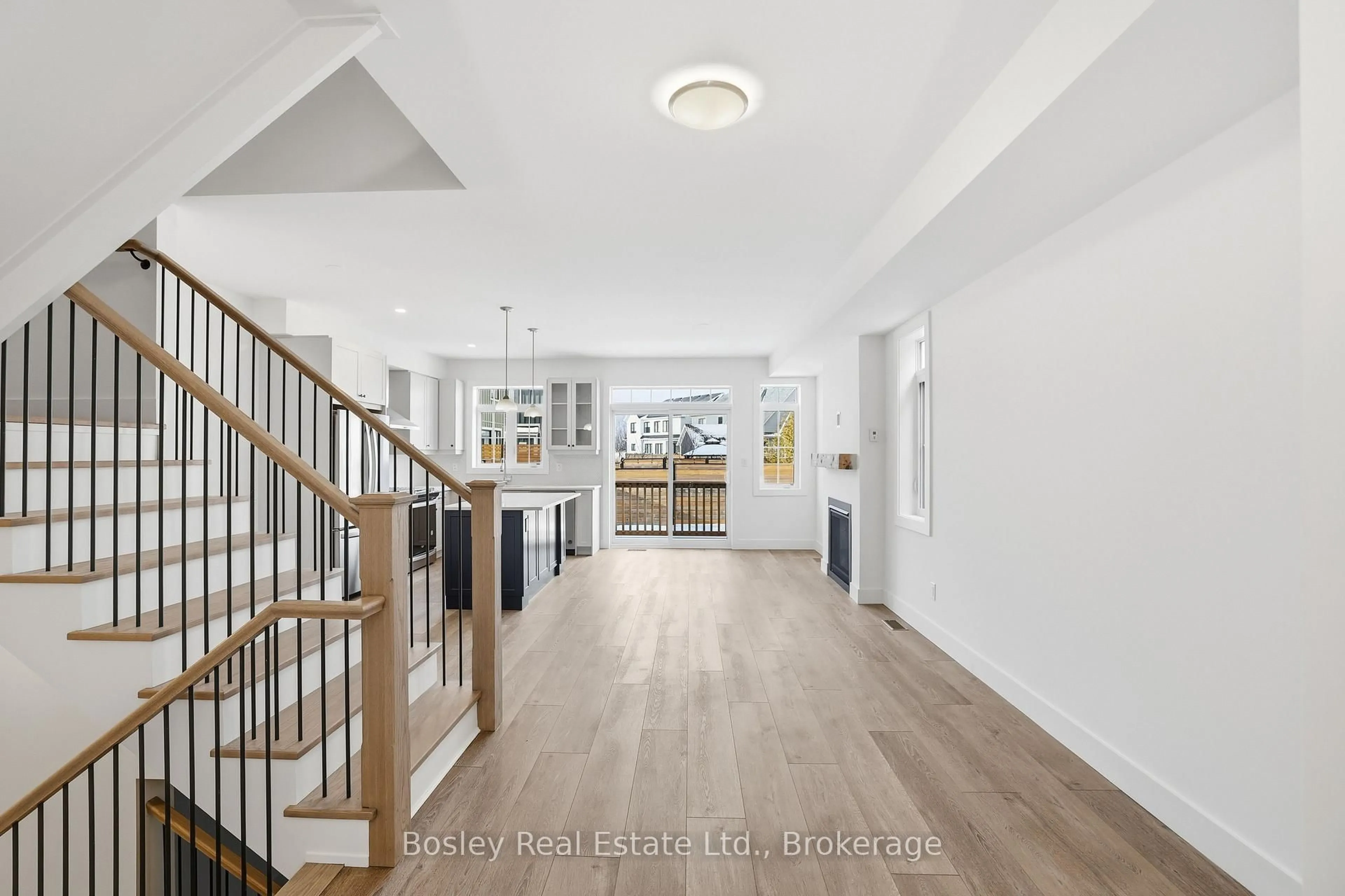 Indoor entryway for 130 White Oak Cres, Blue Mountains Ontario L9Y 5T5