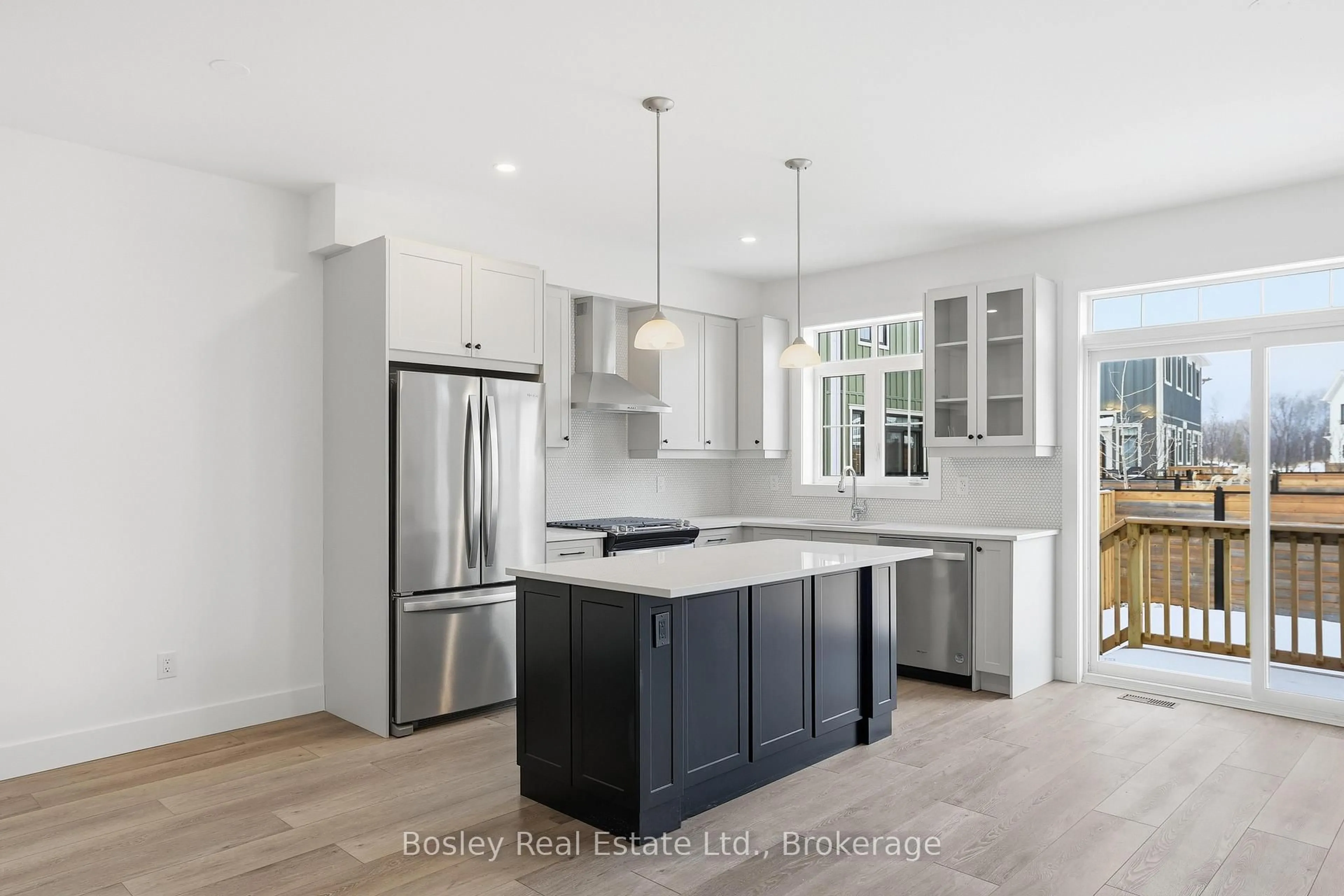 Open concept kitchen, unknown for 130 White Oak Cres, Blue Mountains Ontario L9Y 5T5