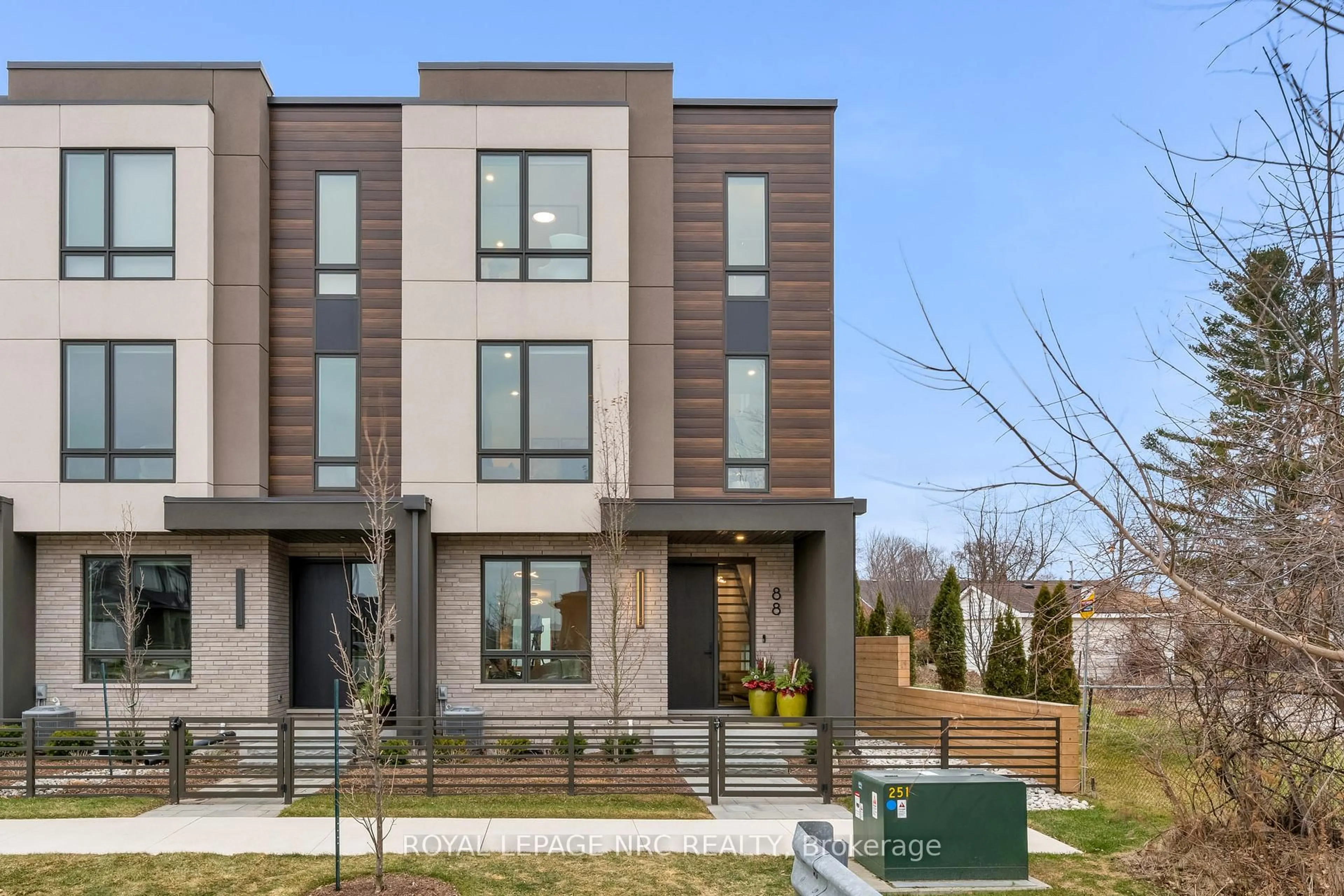 Home with brick exterior material, street for 88 Moody St, Pelham Ontario L3E 0B3