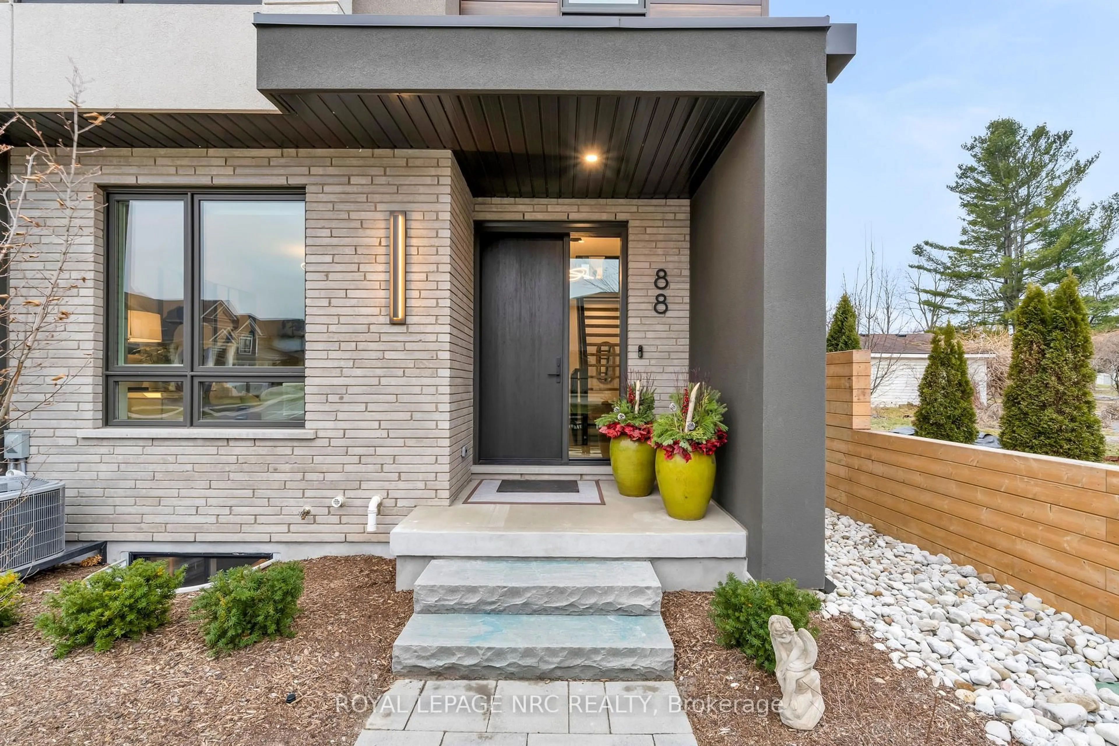 Home with brick exterior material, street for 88 Moody St, Pelham Ontario L3E 0B3