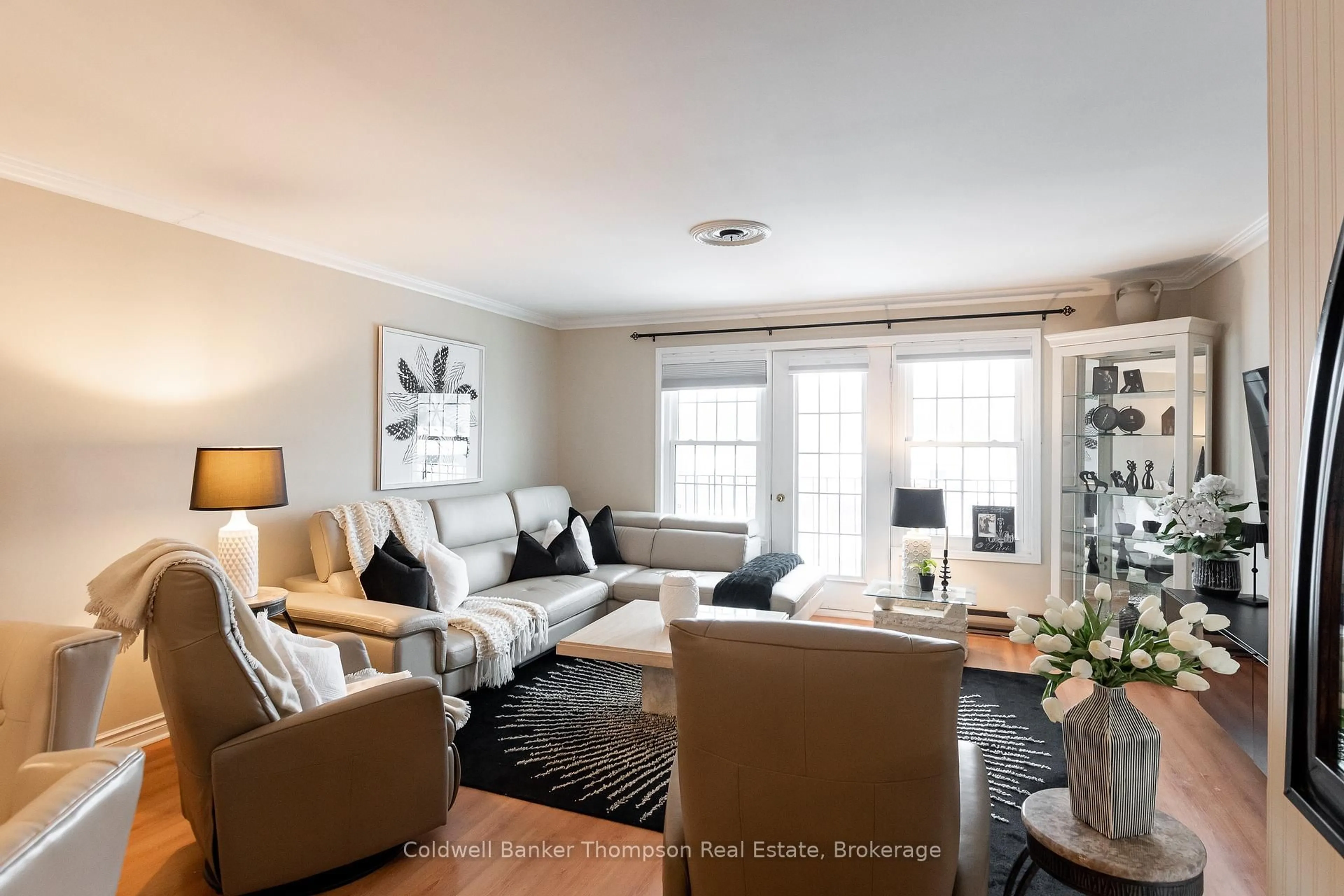 Living room with furniture, unknown for 44 King William St #2, Huntsville Ontario P1H 1G3