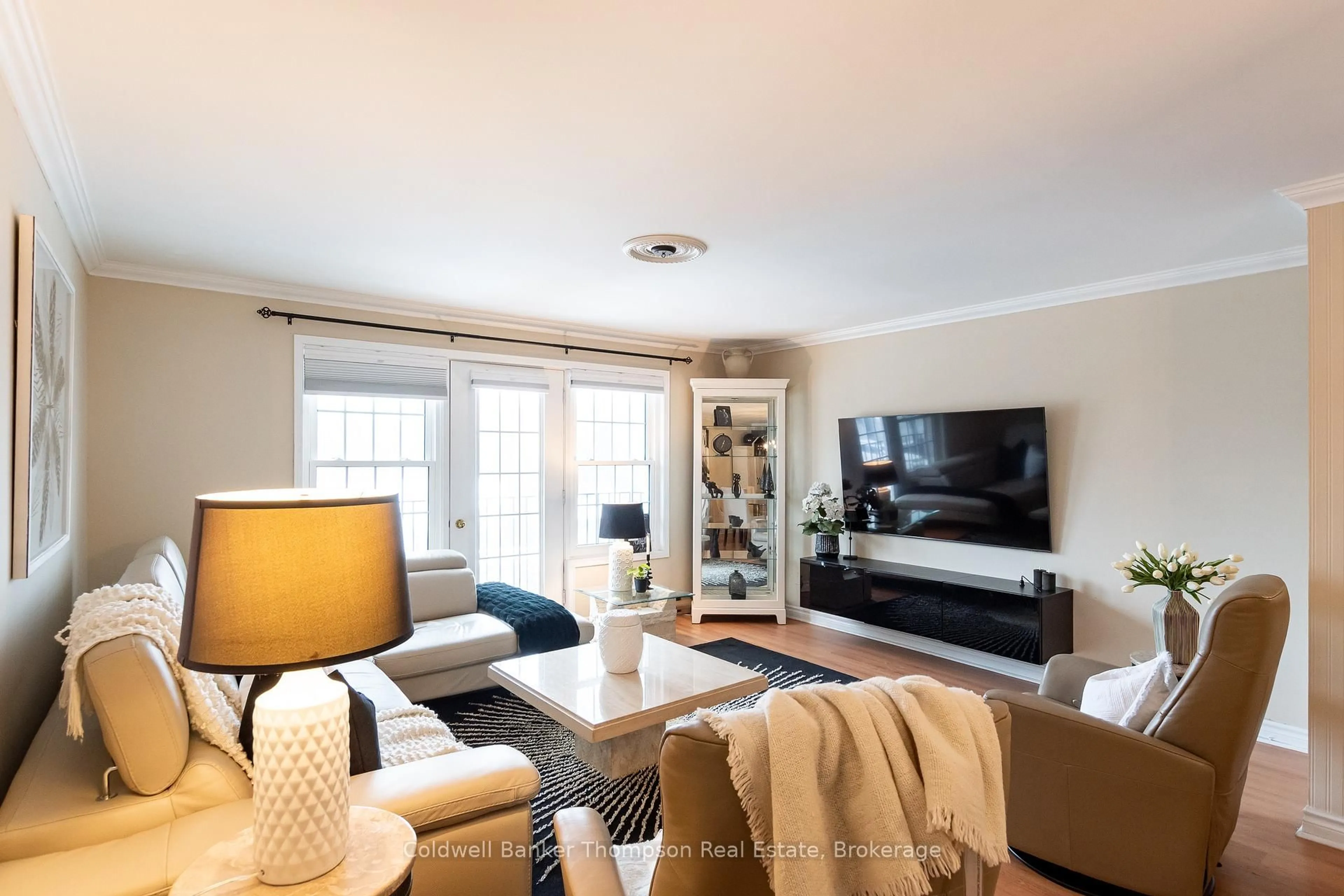 Living room with furniture, unknown for 44 King William St #2, Huntsville Ontario P1H 1G3