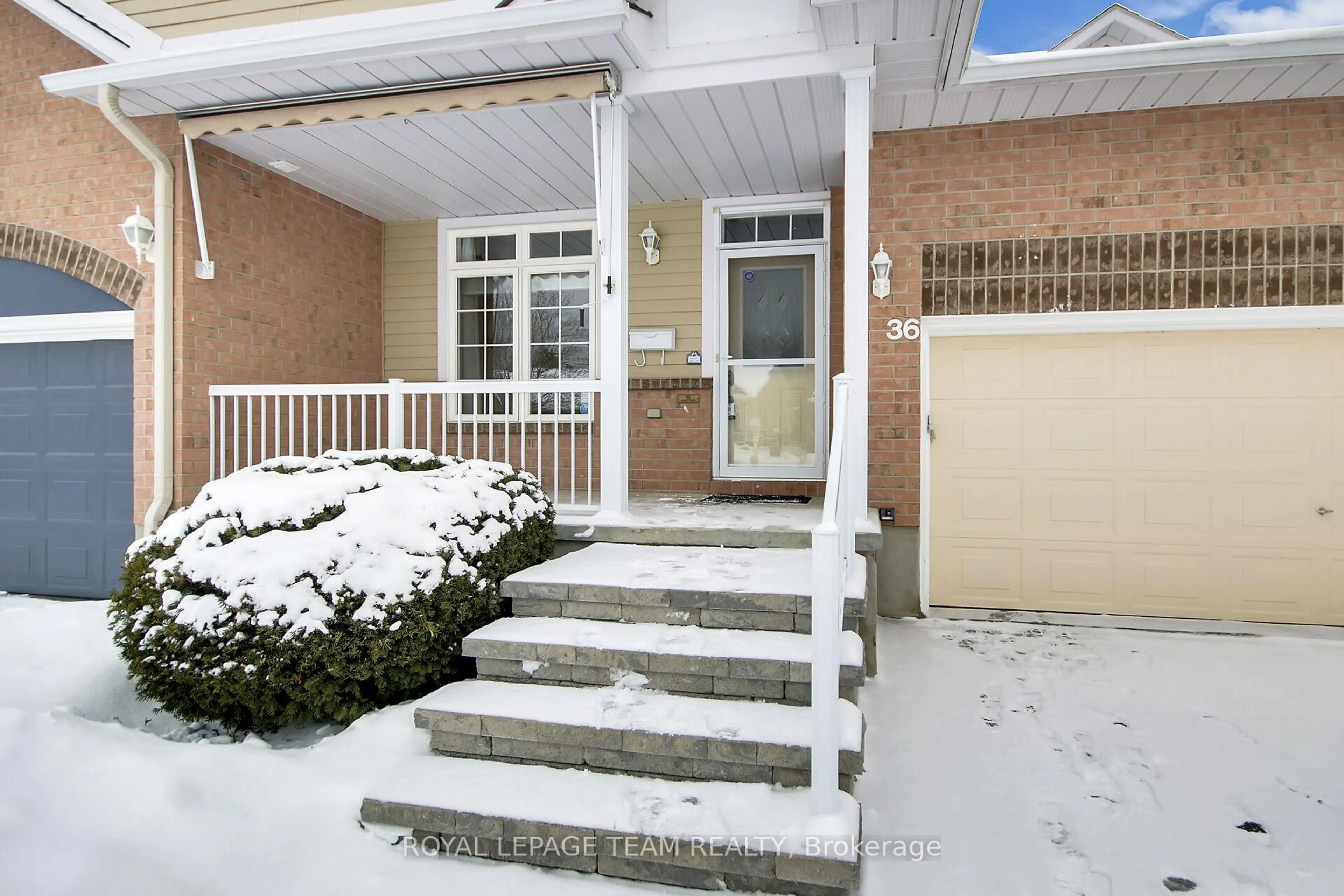 Indoor entryway for 36 Sable Run Dr, Stittsville Ontario K2S 1W8