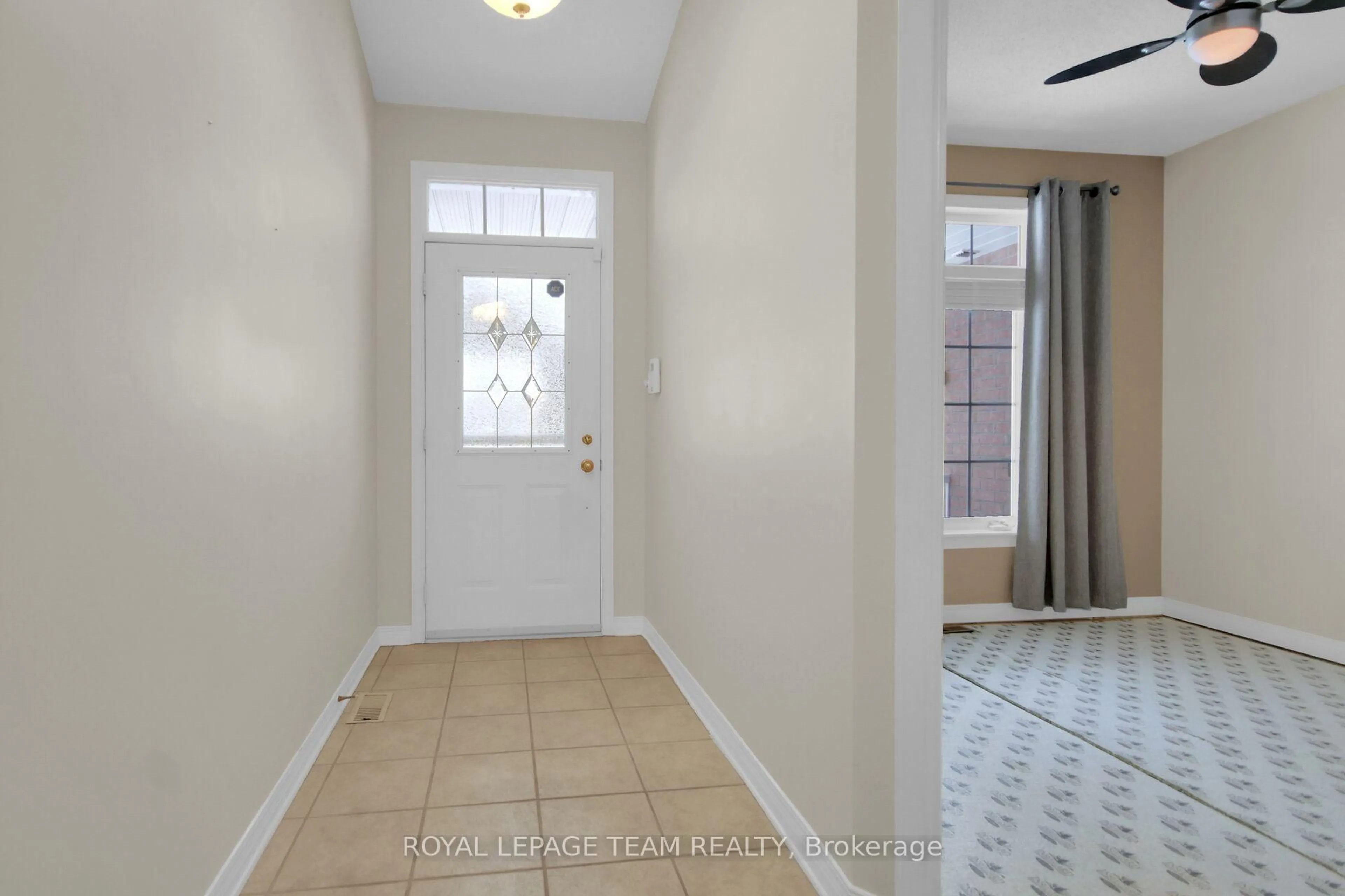 Indoor entryway for 36 Sable Run Dr, Stittsville Ontario K2S 1W8