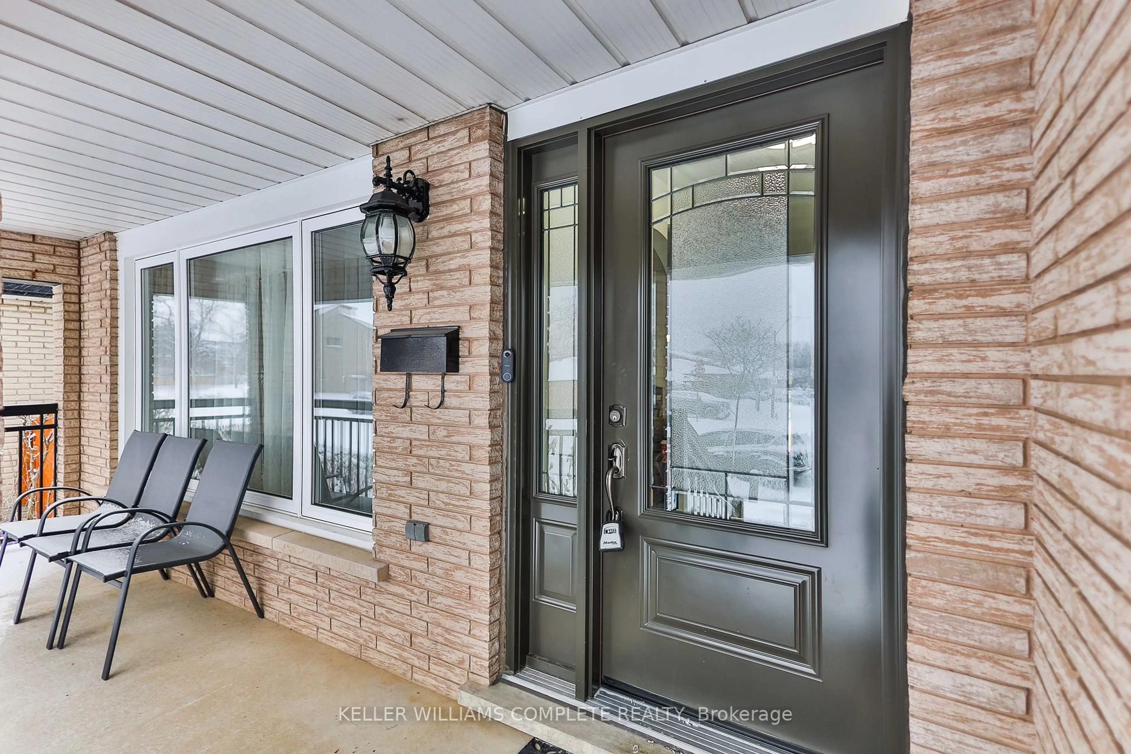 Indoor entryway for 1267 LIMERIDGE Rd, Hamilton Ontario L8W 1Y1