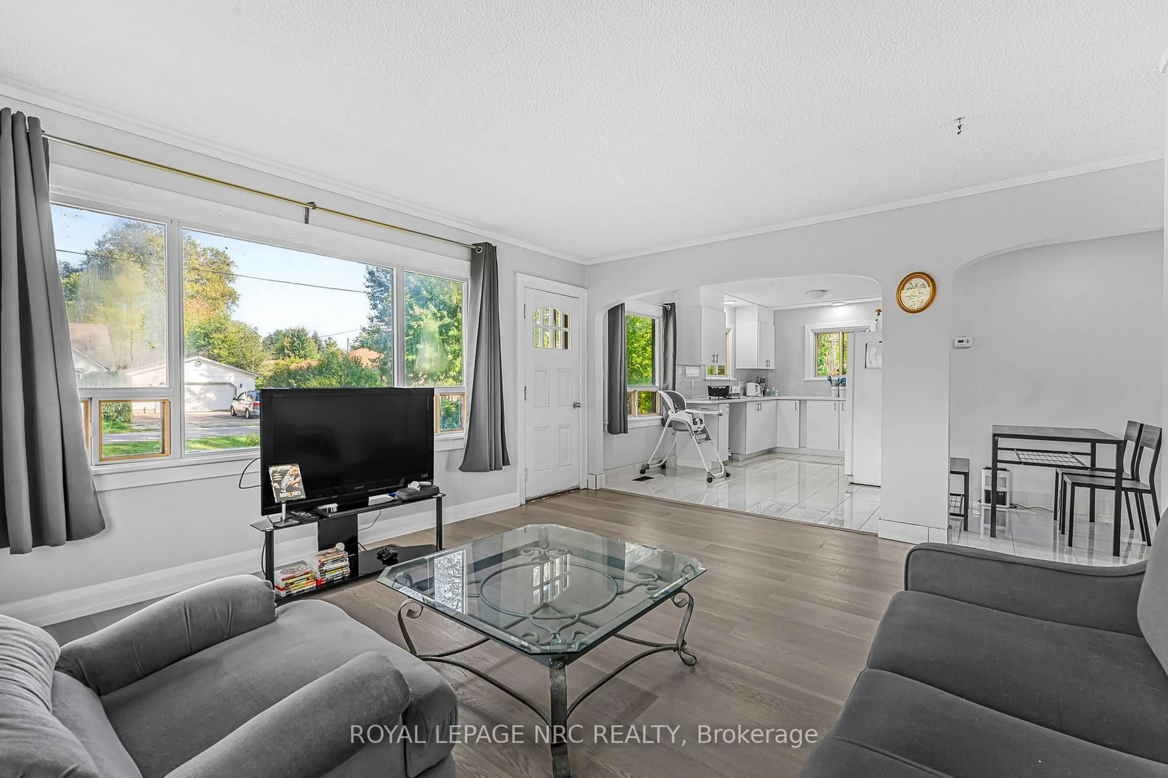 Living room with furniture, unknown for 207 Elmwood Ave, Fort Erie Ontario L0S 1B0