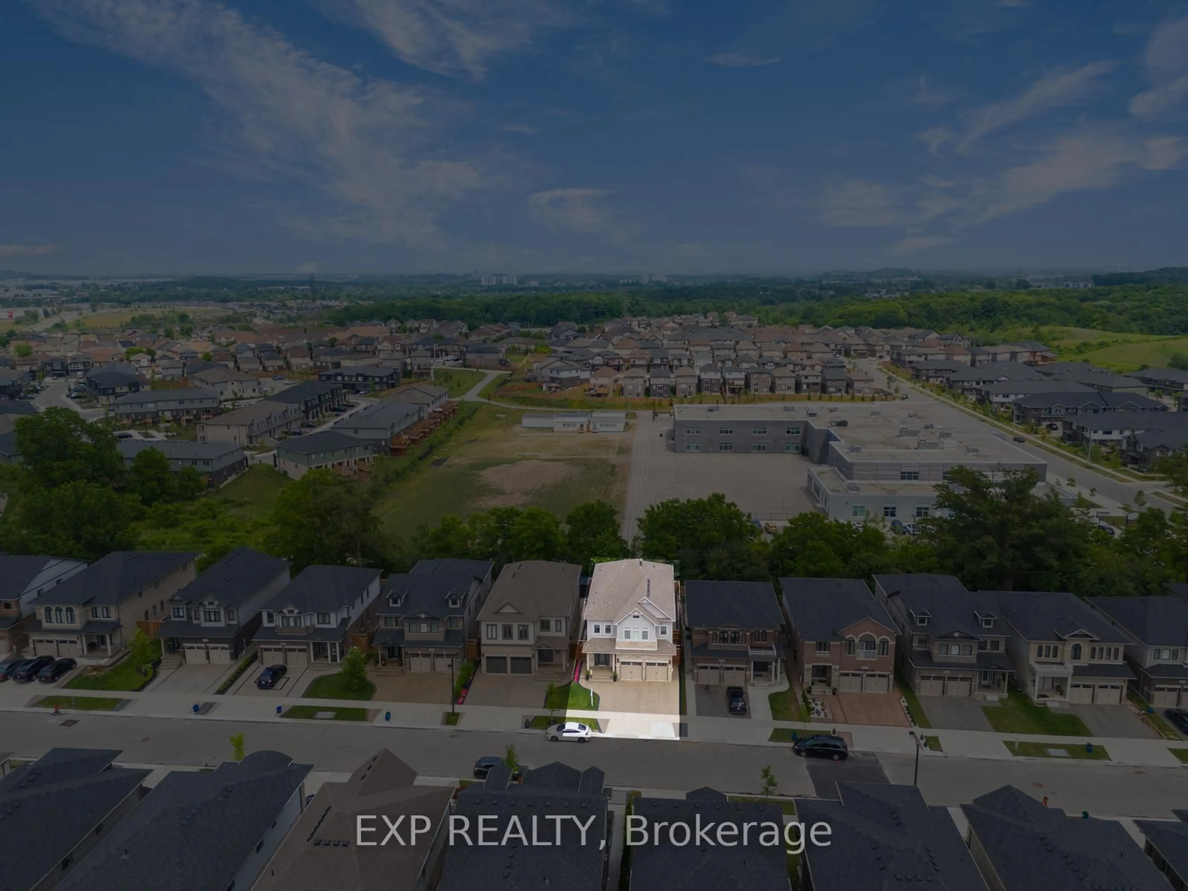 A pic from outside/outdoor area/front of a property/back of a property/a pic from drone, street for 49 Scots Pine Tr, Kitchener Ontario N2R 0N6