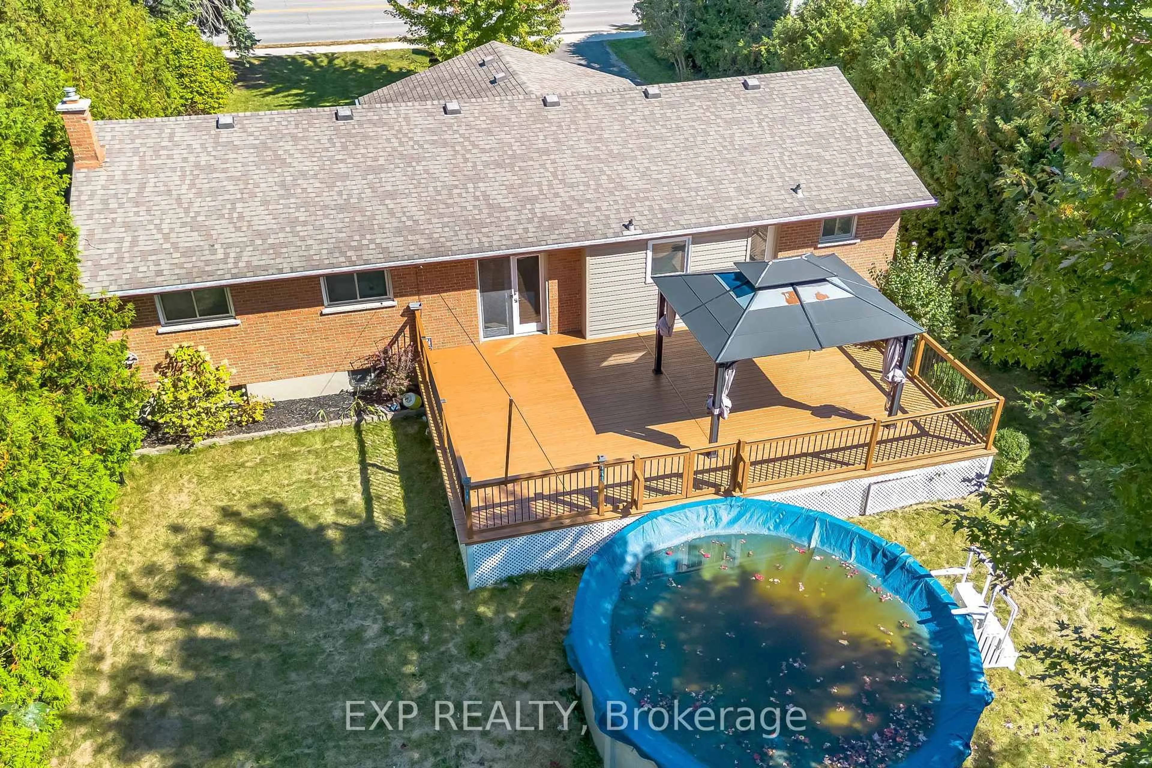 A pic from outside/outdoor area/front of a property/back of a property/a pic from drone, water/lake/river/ocean view for 348 Caradoc St, Strathroy-Caradoc Ontario N7G 2P4