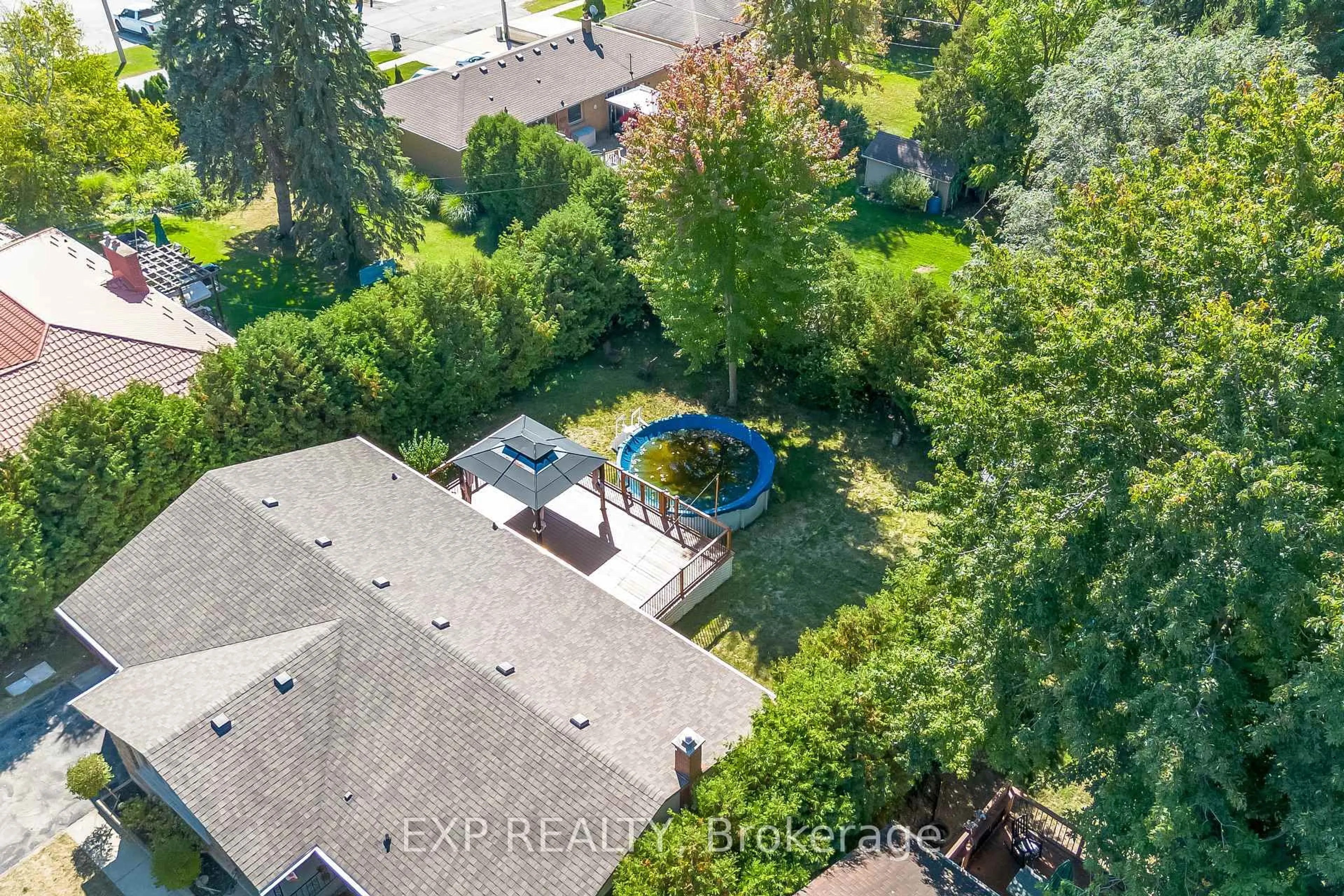 A pic from outside/outdoor area/front of a property/back of a property/a pic from drone, unknown for 348 Caradoc St, Strathroy-Caradoc Ontario N7G 2P4