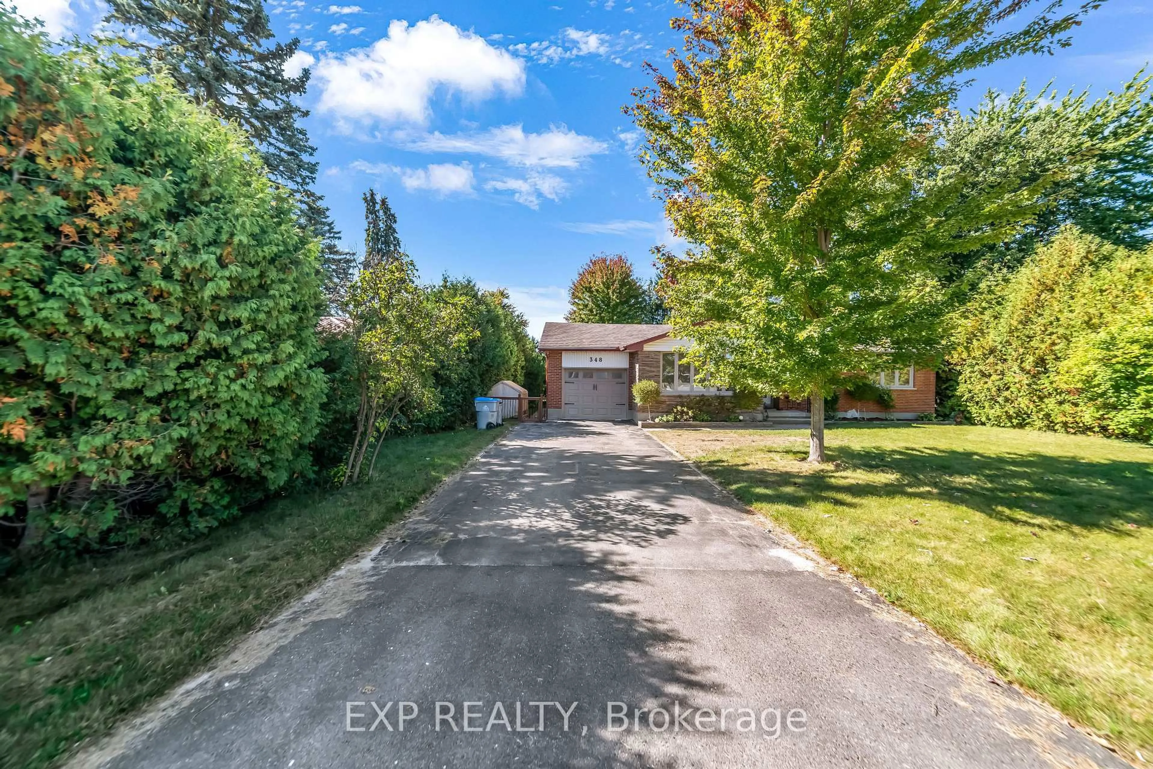 A pic from outside/outdoor area/front of a property/back of a property/a pic from drone, street for 348 Caradoc St, Strathroy-Caradoc Ontario N7G 2P4