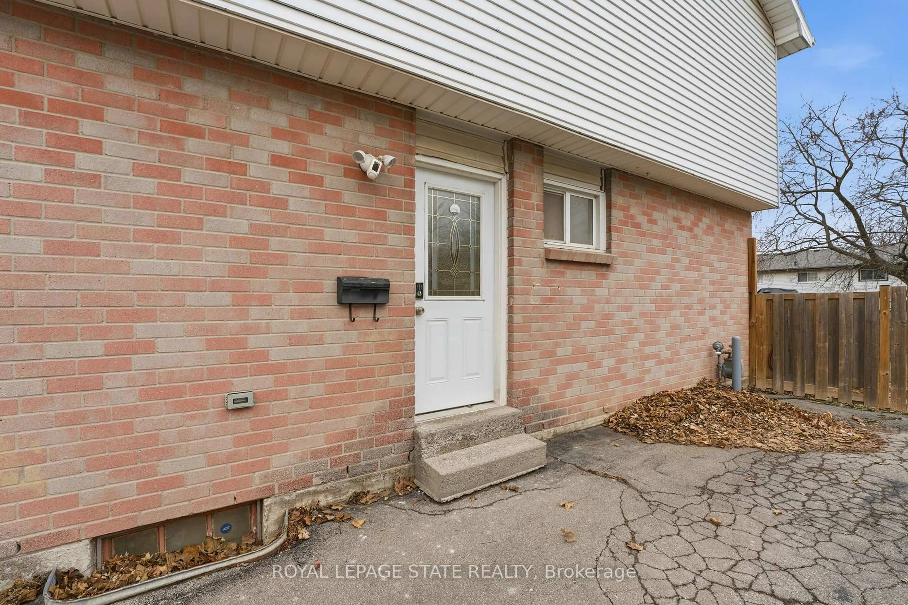 Unknown for 105 Rand St, Hamilton Ontario L8J 1A7