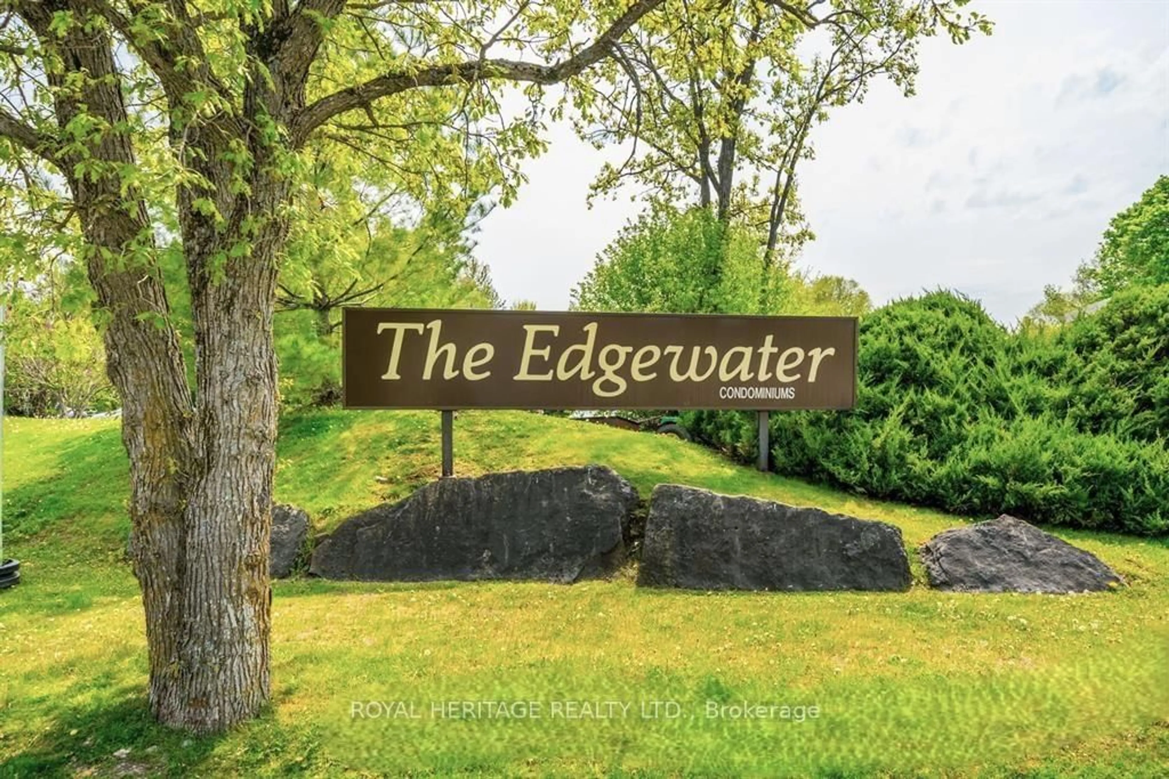 Indoor foyer for 200 East St #405, Kawartha Lakes Ontario K0M 1A0