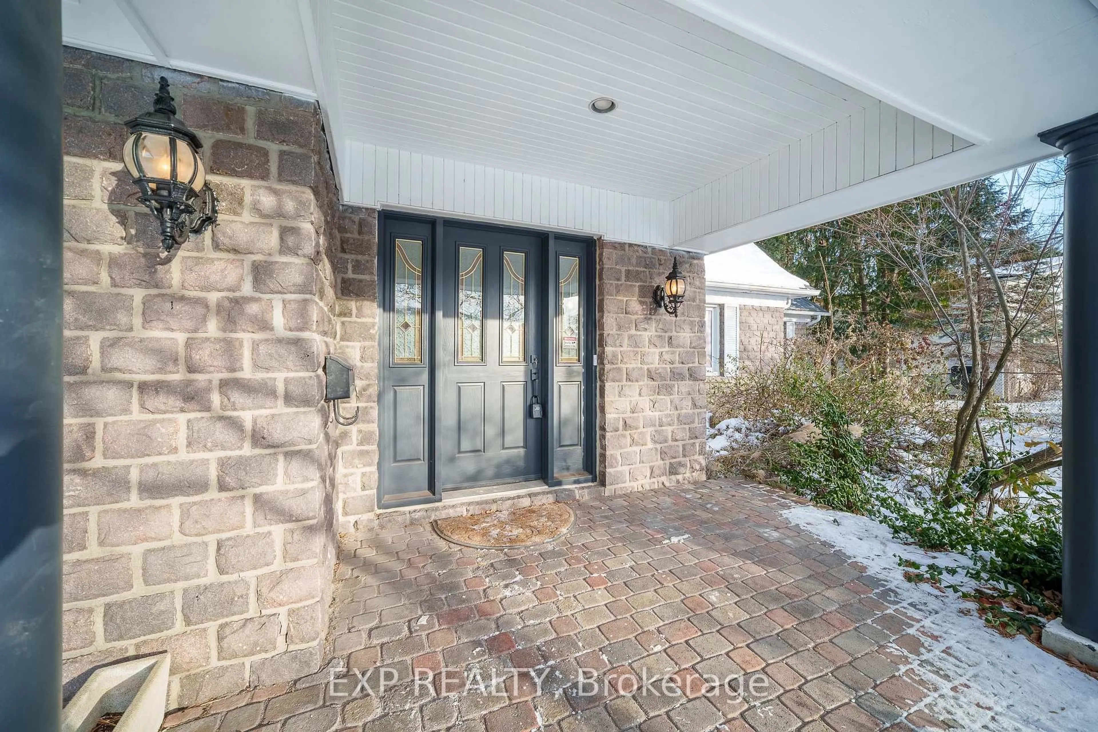 Indoor entryway for 661 Blair Rd, Ottawa Ontario K1J 7M4
