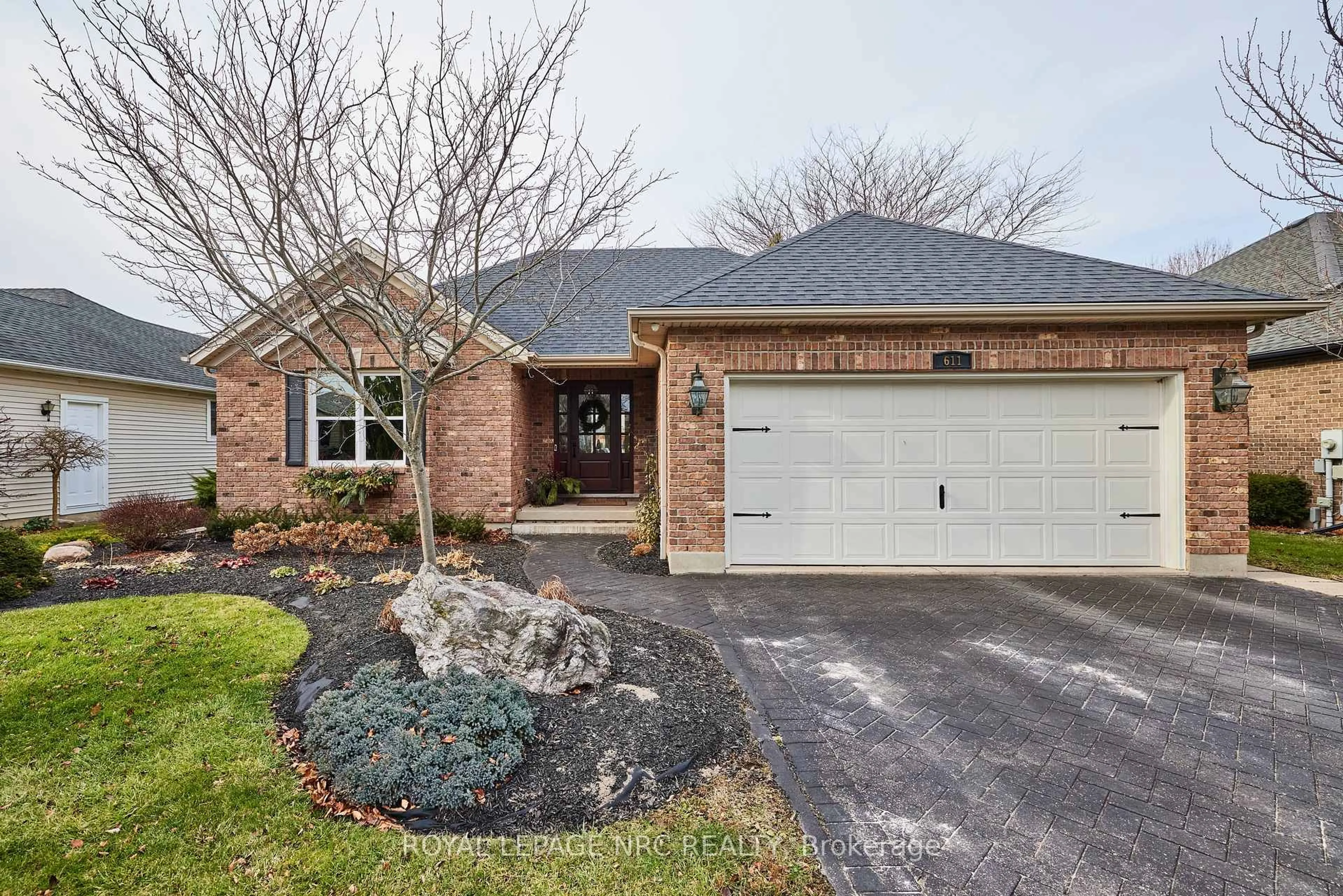 Home with brick exterior material, street for 611 Victoria St, Niagara-on-the-Lake Ontario L0S 1J0